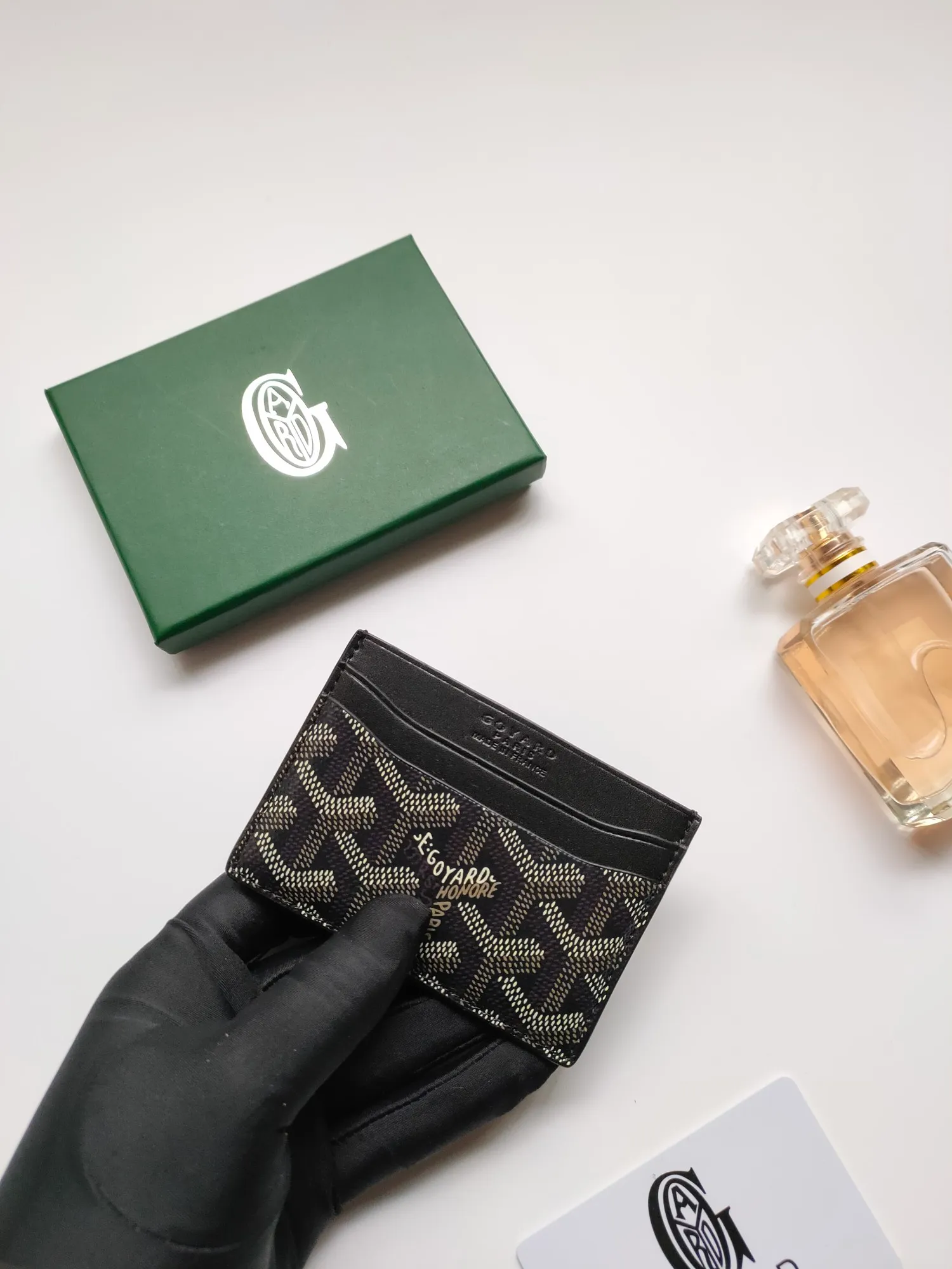 ￥90💰GOYARD Goya Classic👍🏻Saint-Sulpice card holder has a small and compact design, and its central pocket can store cards, documents or folded banknotes. The compact design fits nicely in a jacket or pants pocket. Style number: 9636 Size: 7 x10.5 cm