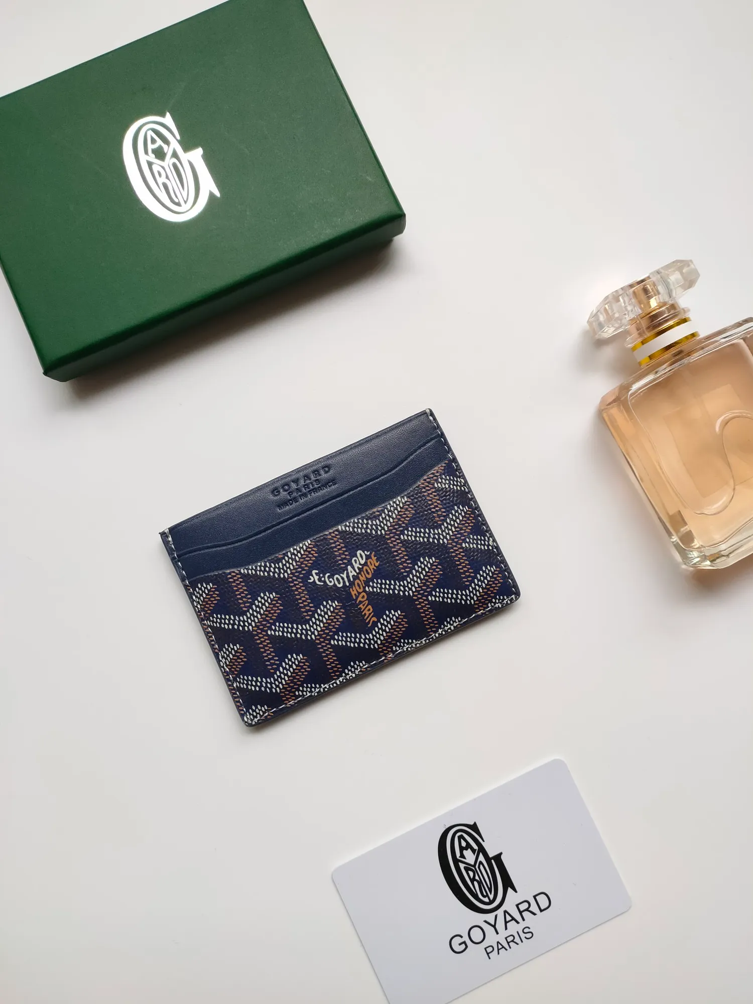 ￥90💰GOYARD Goya Classic👍🏻Saint-Sulpice card holder has a small and compact design, and its central pocket can store cards, documents or folded banknotes. The compact design fits nicely in a jacket or pants pocket. Style number: 9636 Size: 7 x10.5 cm