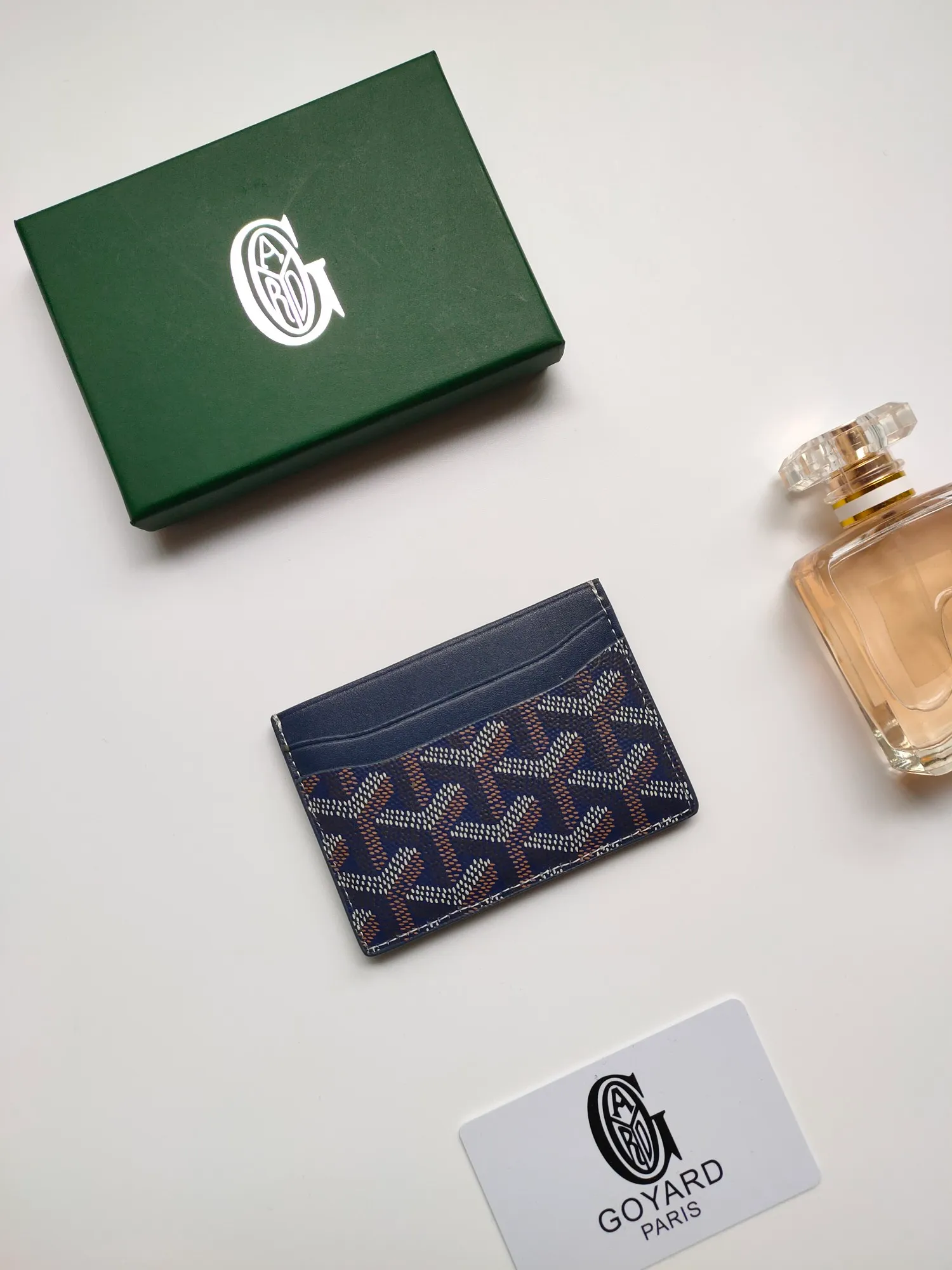 ￥90💰GOYARD Goya Classic👍🏻Saint-Sulpice card holder has a small and compact design, and its central pocket can store cards, documents or folded banknotes. The compact design fits nicely in a jacket or pants pocket. Style number: 9636 Size: 7 x10.5 cm
