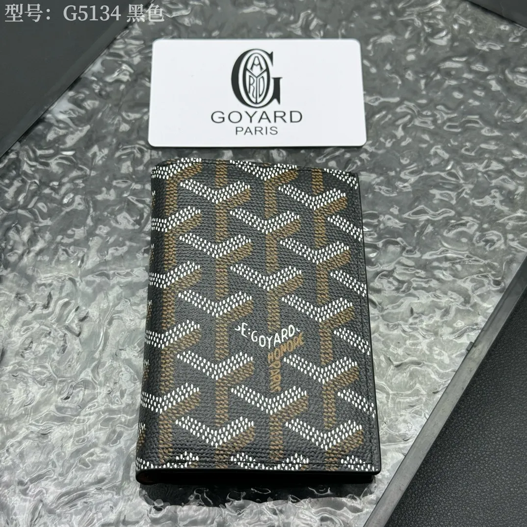 💰100 💎Top original 𝑺𝒂𝒊𝒏𝒕 𝑷𝒊𝒆𝒓𝒓𝒆 𝐠𝐨𝐲𝐚𝐫𝐝 Hot style 💕 Goya wallet card holder It is fully functional and has a large-sized banknote pocket that can hold cards, documents and banknotes at the same time. The compact design is just right for putting in a jacket or pants pocket. Style number: G5134 Size:7.5*1.5*11cm.
