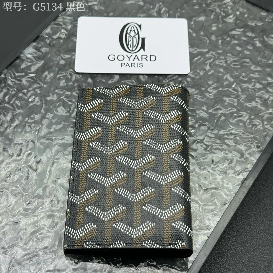 💰100 💎Top original 𝑺𝒂𝒊𝒏𝒕 𝑷𝒊𝒆𝒓𝒓𝒆 𝐠𝐨𝐲𝐚𝐫𝐝 Hot style 💕 Goya wallet card holder It is fully functional and has a large-sized banknote pocket that can hold cards, documents and banknotes at the same time. The compact design is just right for putting in a jacket or pants pocket. Style number: G5134 Size:7.5*1.5*11cm.