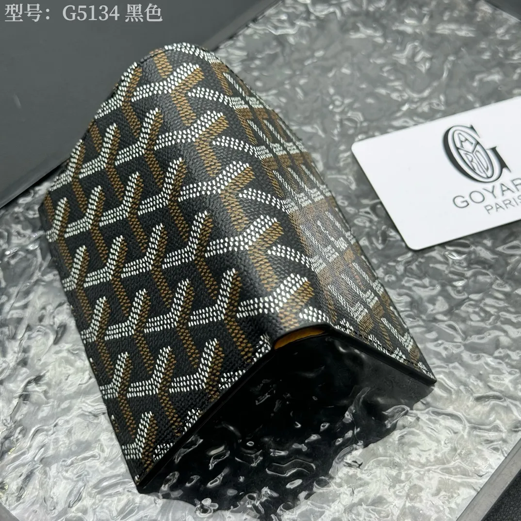 💰100 💎Top original 𝑺𝒂𝒊𝒏𝒕 𝑷𝒊𝒆𝒓𝒓𝒆 𝐠𝐨𝐲𝐚𝐫𝐝 Hot style 💕 Goya wallet card holder It is fully functional and has a large-sized banknote pocket that can hold cards, documents and banknotes at the same time. The compact design is just right for putting in a jacket or pants pocket. Style number: G5134 Size:7.5*1.5*11cm.