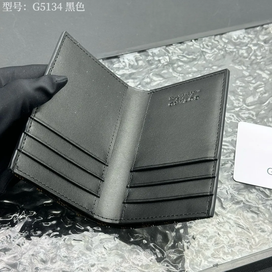 💰100 💎Top original 𝑺𝒂𝒊𝒏𝒕 𝑷𝒊𝒆𝒓𝒓𝒆 𝐠𝐨𝐲𝐚𝐫𝐝 Hot style 💕 Goya wallet card holder It is fully functional and has a large-sized banknote pocket that can hold cards, documents and banknotes at the same time. The compact design is just right for putting in a jacket or pants pocket. Style number: G5134 Size:7.5*1.5*11cm.