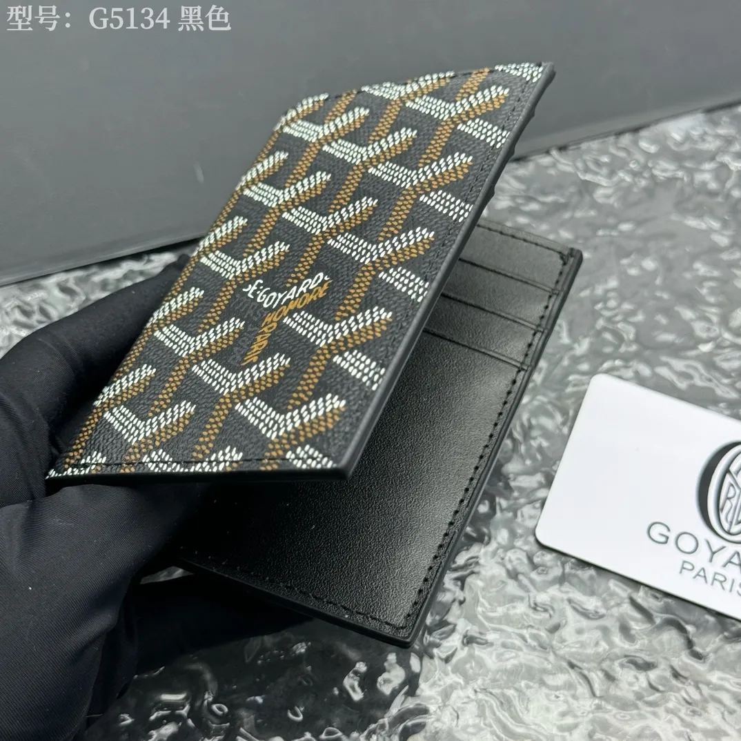 💰100 💎Top original 𝑺𝒂𝒊𝒏𝒕 𝑷𝒊𝒆𝒓𝒓𝒆 𝐠𝐨𝐲𝐚𝐫𝐝 Hot style 💕 Goya wallet card holder It is fully functional and has a large-sized banknote pocket that can hold cards, documents and banknotes at the same time. The compact design is just right for putting in a jacket or pants pocket. Style number: G5134 Size:7.5*1.5*11cm.