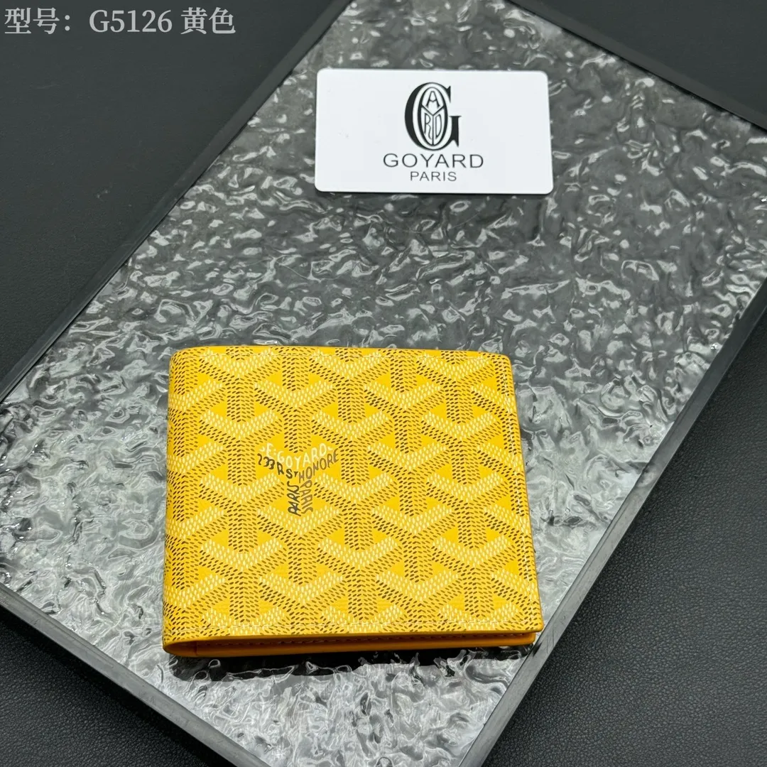 💰130 💎Upgraded original version 𝐠𝐨𝐲𝐚𝐫𝐝 Hot style ❤️Goyard wallet short style, Goyard 8-slot card slot wallet, the texture is directly stretched to the full mark, it can hold about 8-10 cards, it can hold cash, it is thin and does not stand up, it is classic, practical and attractive! If you want to create a short clip with a feeling that is different from others and has a deep taste, it must be him! size: 11*9 (cm) model: G5126