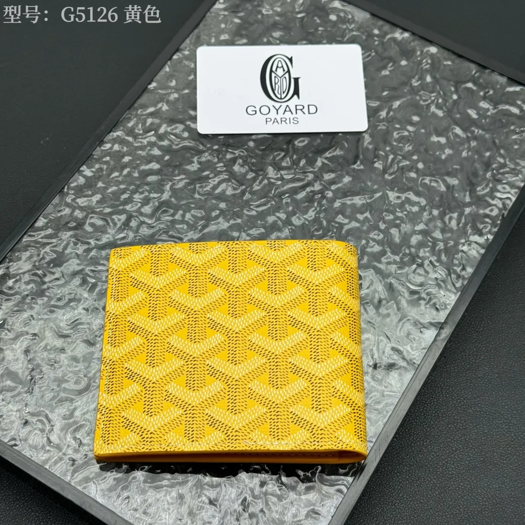 💰130 💎Upgraded original version 𝐠𝐨𝐲𝐚𝐫𝐝 Hot style ❤️Goyard wallet short style, Goyard 8-slot card slot wallet, the texture is directly stretched to the full mark, it can hold about 8-10 cards, it can hold cash, it is thin and does not stand up, it is classic, practical and attractive! If you want to create a short clip with a feeling that is different from others and has a deep taste, it must be him! size: 11*9 (cm) model: G5126