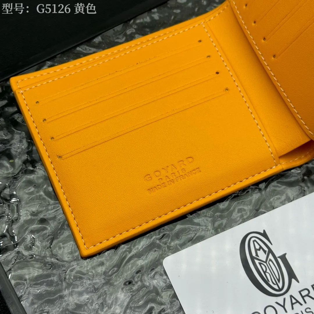 💰130 💎Upgraded original version 𝐠𝐨𝐲𝐚𝐫𝐝 Hot style ❤️Goyard wallet short style, Goyard 8-slot card slot wallet, the texture is directly stretched to the full mark, it can hold about 8-10 cards, it can hold cash, it is thin and does not stand up, it is classic, practical and attractive! If you want to create a short clip with a feeling that is different from others and has a deep taste, it must be him! size: 11*9 (cm) model: G5126