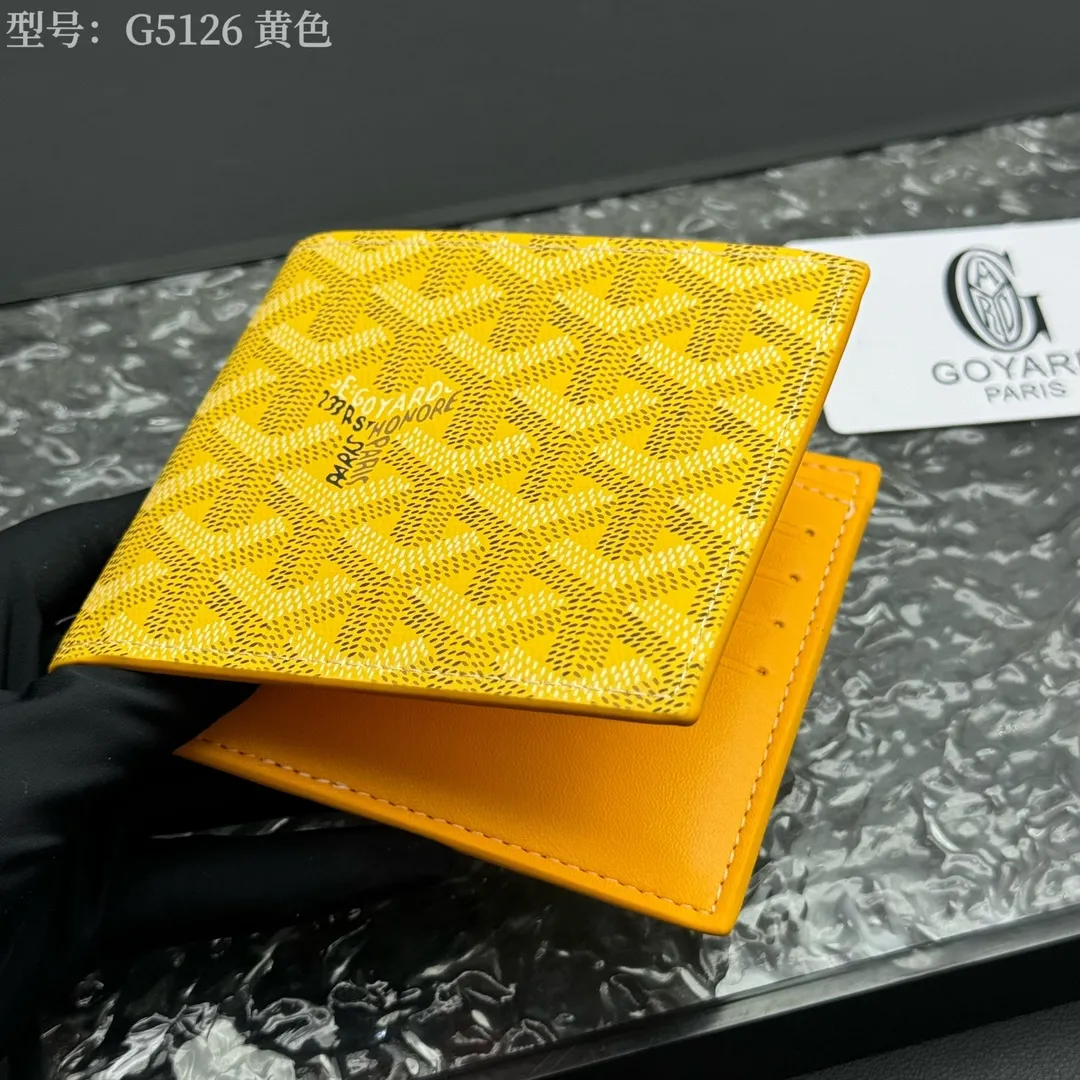💰130 💎Upgraded original version 𝐠𝐨𝐲𝐚𝐫𝐝 Hot style ❤️Goyard wallet short style, Goyard 8-slot card slot wallet, the texture is directly stretched to the full mark, it can hold about 8-10 cards, it can hold cash, it is thin and does not stand up, it is classic, practical and attractive! If you want to create a short clip with a feeling that is different from others and has a deep taste, it must be him! size: 11*9 (cm) model: G5126