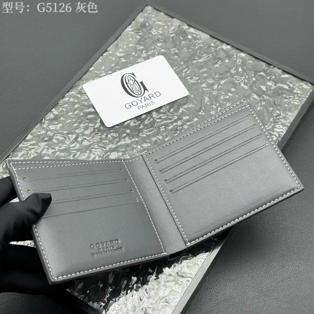 💰110 💎Upgraded original version 𝐠𝐨𝐲𝐚𝐫𝐝 Hot style ❤️Goyard short wallet, Goyard 8-slot card slot wallet, the texture is perfect and can hold about 8-10 cards, it can hold cash, it is thin and does not stand up, it is classic, practical and attractive! If you want to create a short clip with a feeling that is different from others and has a deep taste, it must be him! size: 11*9 (cm) model: G5126