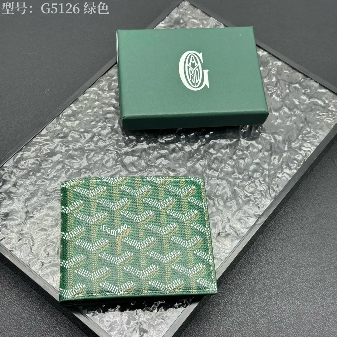 💰130 💎Upgraded original version 𝐠𝐨𝐲𝐚𝐫𝐝 Hot style ❤️Goyard wallet short style, Goyard 8-slot card slot wallet, the texture is directly stretched to the full mark, it can hold about 8-10 cards, it can hold cash, it is thin and does not stand up, it is classic, practical and attractive! If you want to create a short clip with a feeling that is different from others and has a deep taste, it must be him! size: 11*9 (cm) model: G5126