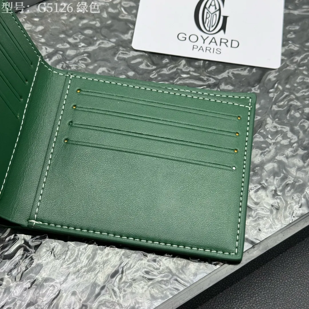 💰130 💎Upgraded original version 𝐠𝐨𝐲𝐚𝐫𝐝 Hot style ❤️Goyard wallet short style, Goyard 8-slot card slot wallet, the texture is directly stretched to the full mark, it can hold about 8-10 cards, it can hold cash, it is thin and does not stand up, it is classic, practical and attractive! If you want to create a short clip with a feeling that is different from others and has a deep taste, it must be him! size: 11*9 (cm) model: G5126