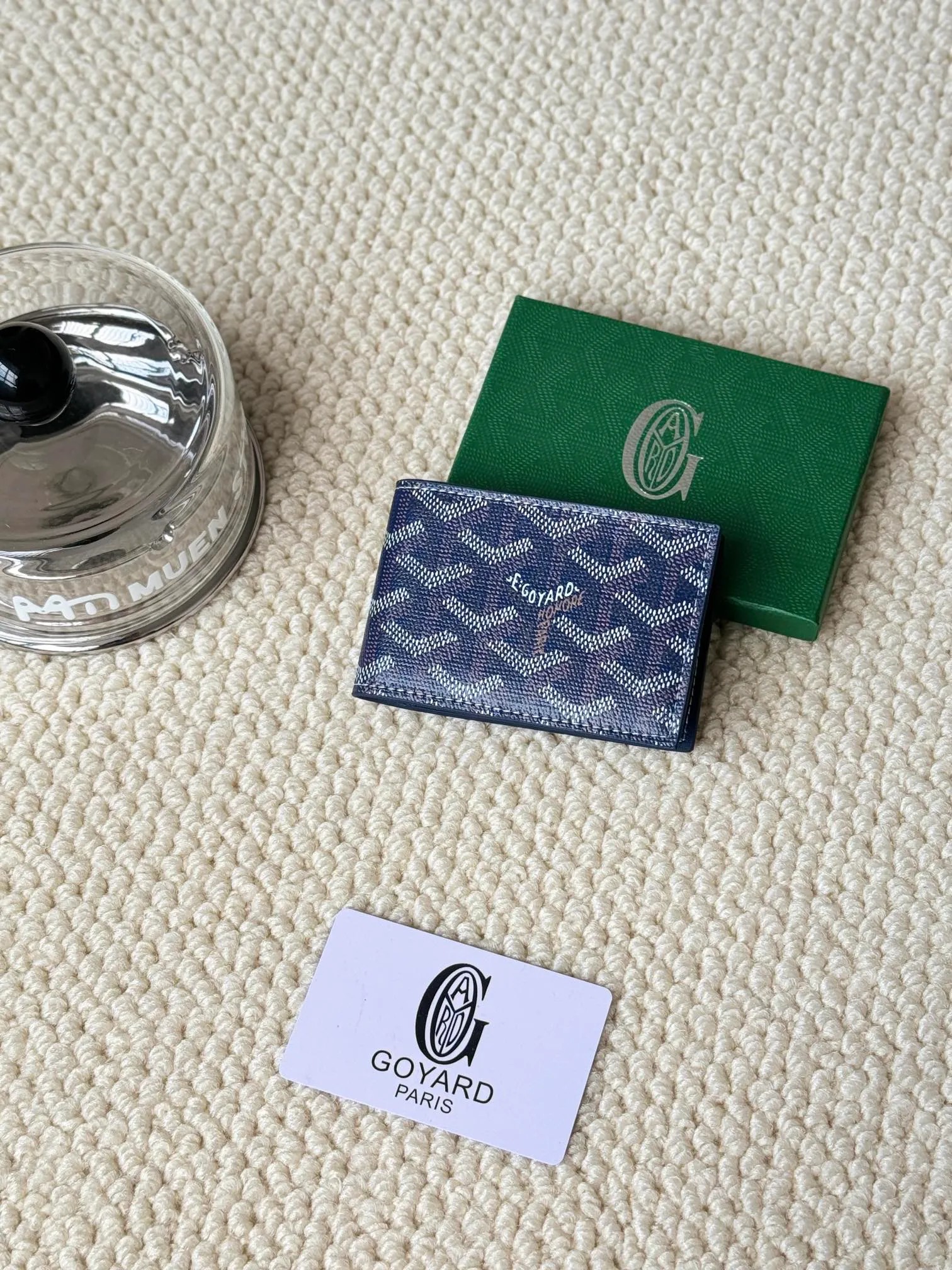 💰100Insert Victoire Card Holder can not only be used on its own, but also fits into the Victoire Wallet to add more card storage space. Goyardine canvas & Vauzelles calfskin Style number: 9638 Size: 7.1 cmx0.5 cmx10 cm