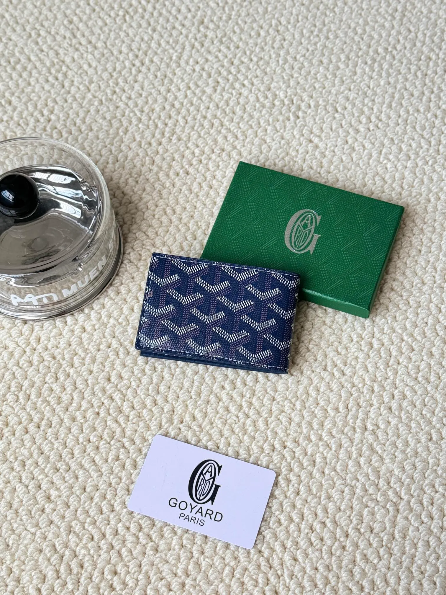 💰100Insert Victoire Card Holder can not only be used on its own, but also fits into the Victoire Wallet to add more card storage space. Goyardine canvas & Vauzelles calfskin Style number: 9638 Size: 7.1 cmx0.5 cmx10 cm