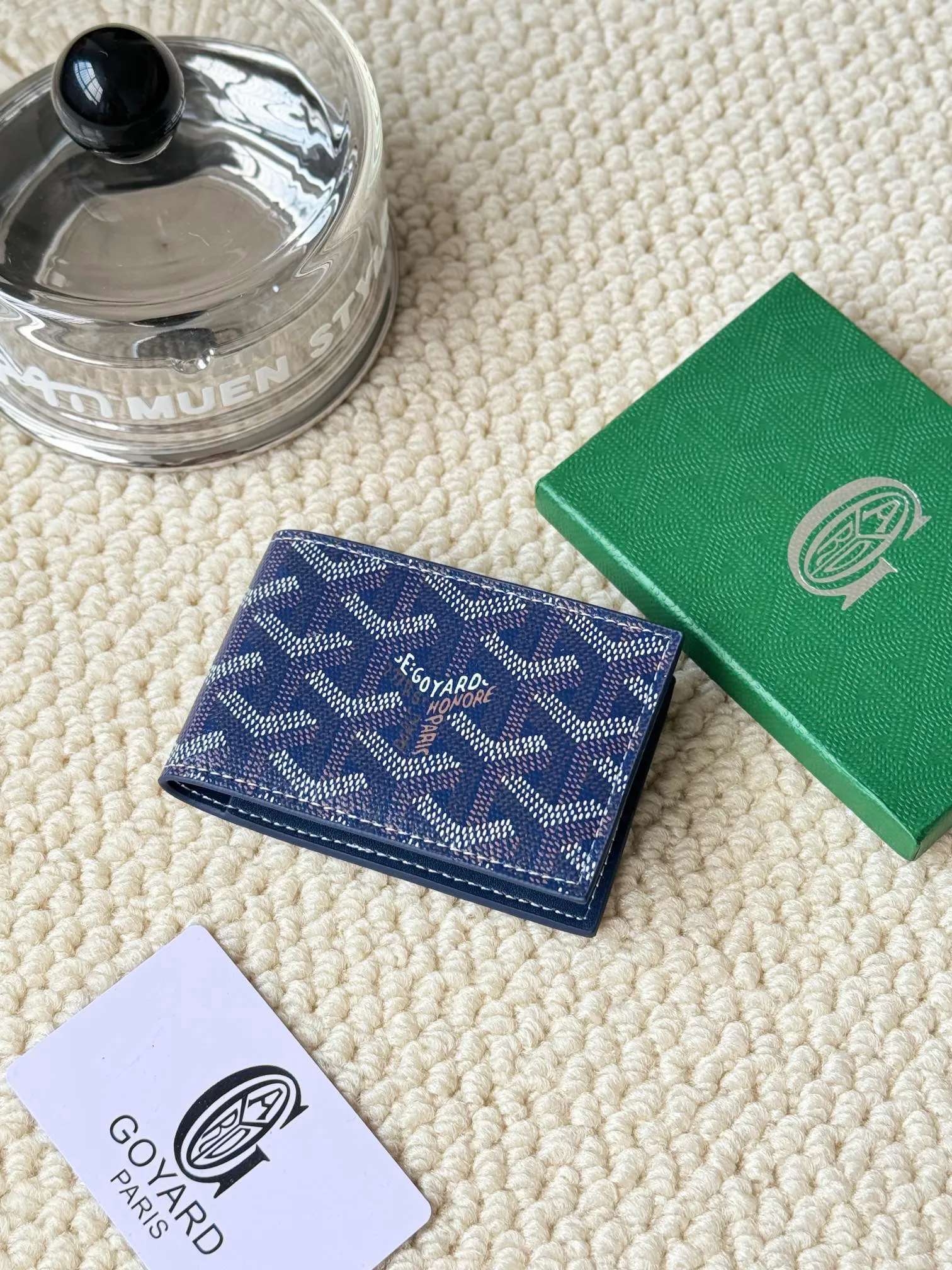 💰100Insert Victoire Card Holder can not only be used on its own, but also fits into the Victoire Wallet to add more card storage space. Goyardine canvas & Vauzelles calfskin Style number: 9638 Size: 7.1 cmx0.5 cmx10 cm
