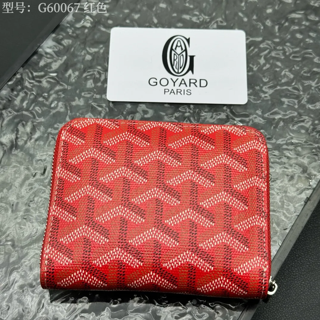 💰130 💎Top original 𝐠𝐨𝐲𝐚𝐫𝐝 Hot style 💕 Goya wallet short Matignon Mini coin purse with full zipper closure design. Its central compartment holds coins, while its interior patch pocket holds cards or small IDs. Style number: G60067 Size: 10.4*7.5*1.8cm