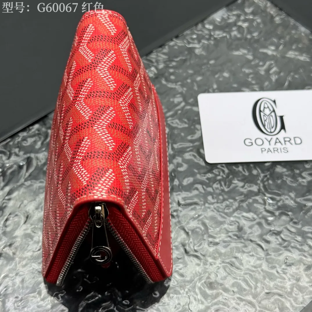 💰130 💎Top original 𝐠𝐨𝐲𝐚𝐫𝐝 Hot style 💕 Goya wallet short Matignon Mini coin purse with full zipper closure design. Its central compartment holds coins, while its interior patch pocket holds cards or small IDs. Style number: G60067 Size: 10.4*7.5*1.8cm