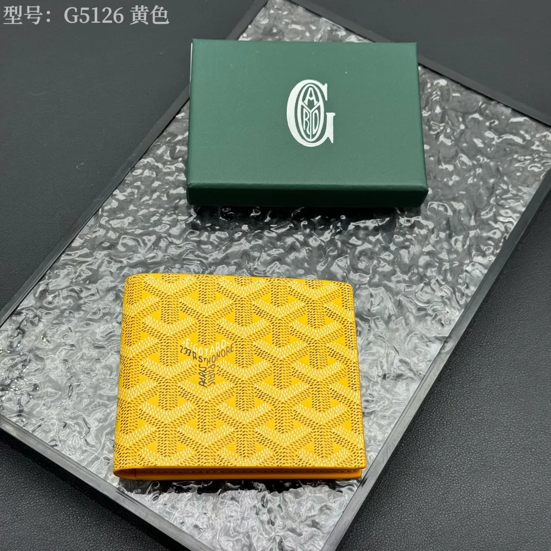 💰110 💎Upgraded original version 𝐠𝐨𝐲𝐚𝐫𝐝 Hot style ❤️Goyard short wallet, Goyard 8-slot card slot wallet, the texture is perfect and can hold about 8-10 cards, it can hold cash, it is thin and does not stand up, it is classic, practical and attractive! If you want to create a short clip with a feeling that is different from others and has a deep taste, it must be him! size: 11*9 (cm) model: G5126