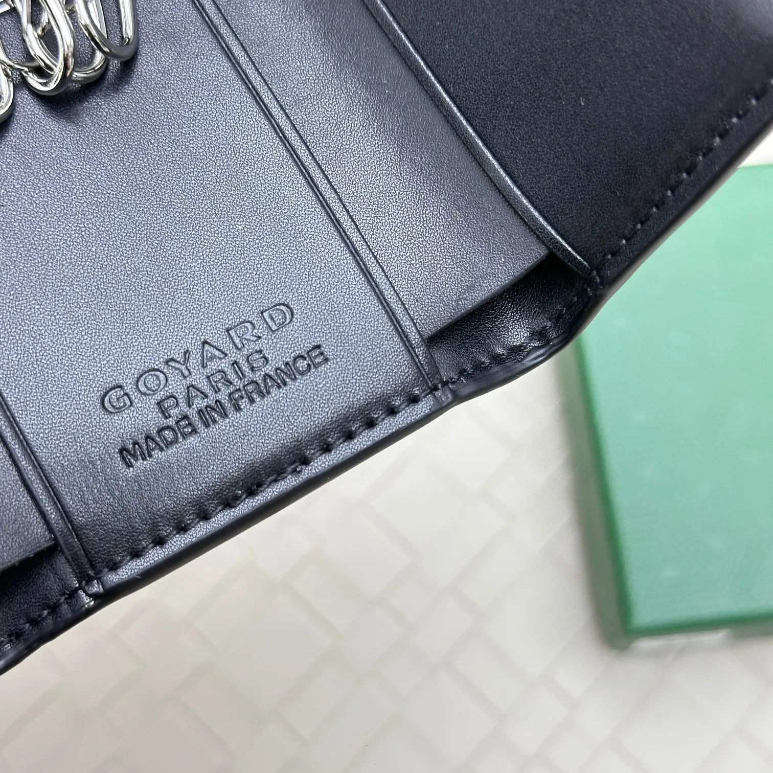 💰120 GOYARD Goya Classic👍🏻The design of the Saint-Sulpice 3-fold key bag is small and compact. Its compact design is just suitable for putting in a jacket or pants pocket. It is equipped with 6 locks that can fasten 6 keys. Style number: 807 Size: 10.5*7*2