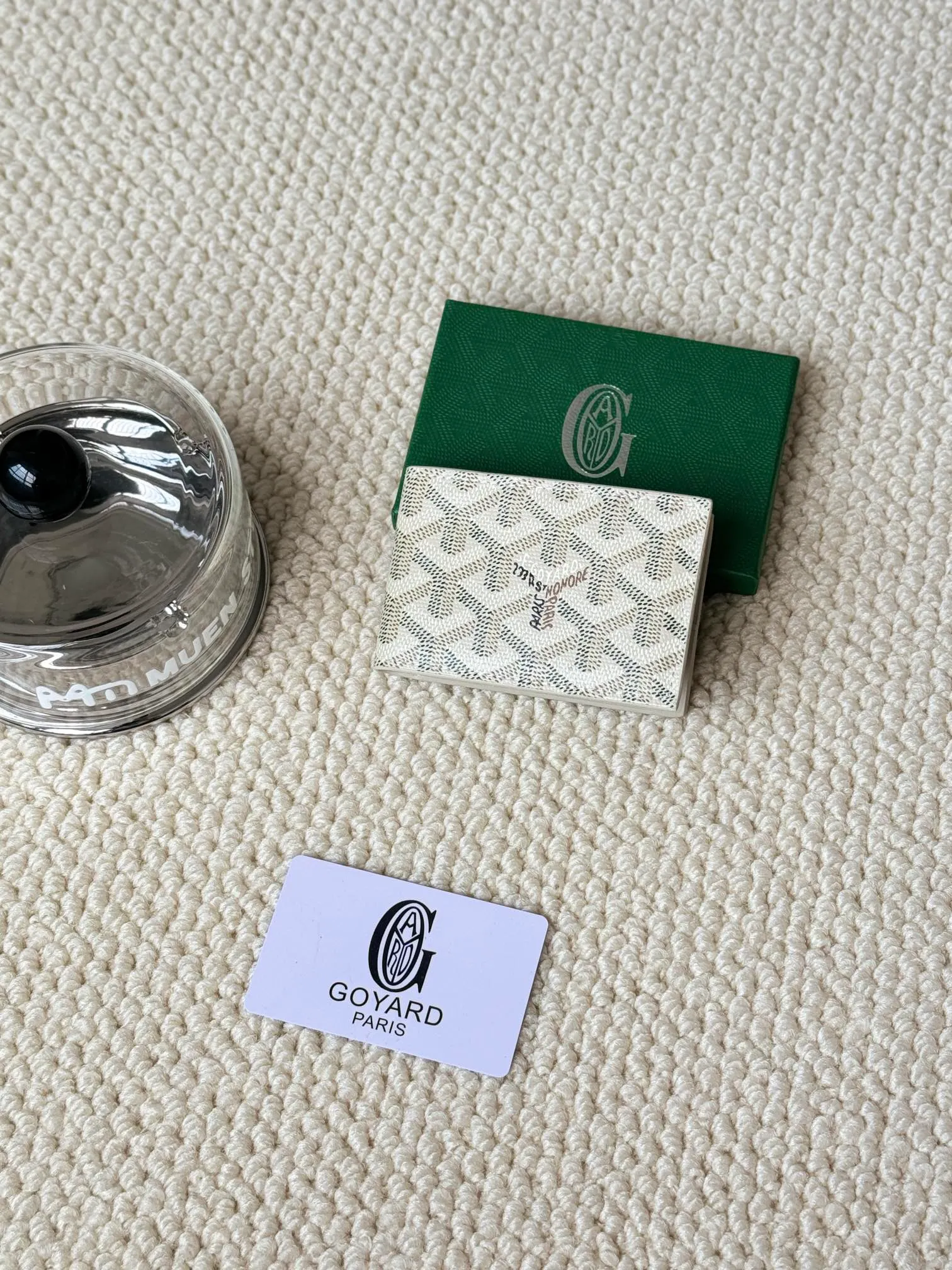 💰100Insert Victoire Card Holder can not only be used on its own, but also fits into the Victoire Wallet to add more card storage space. Goyardine canvas & Vauzelles calfskin Style number: 9638 Size: 7.1 cmx0.5 cmx10 cm