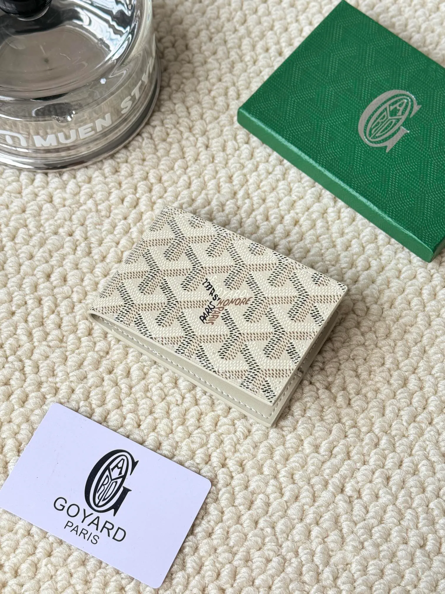 💰100Insert Victoire Card Holder can not only be used on its own, but also fits into the Victoire Wallet to add more card storage space. Goyardine canvas & Vauzelles calfskin Style number: 9638 Size: 7.1 cmx0.5 cmx10 cm