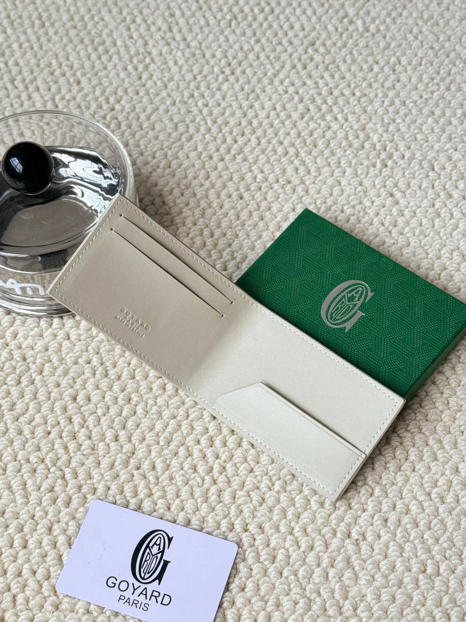 💰100Insert Victoire Card Holder can not only be used on its own, but also fits into the Victoire Wallet to add more card storage space. Goyardine canvas & Vauzelles calfskin Style number: 9638 Size: 7.1 cmx0.5 cmx10 cm