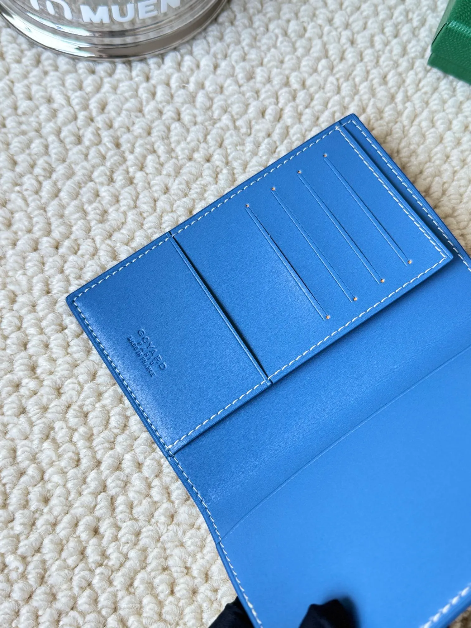 💰120 Goyard Passport Holder Goyardine Canvas & Vauzelles Calfskin No.: 804 Eleven colors. The country is open. The first choice for overseas travel. Multiple colors available. Can be used as a couple. It’s yyds to give as a gift for your own use! A super convenient passport holder with four card slots + two compartments for traveling. Small and portable, good-looking. Material: goyarine canvas and Vauzelles calfskin. Size: 14✖️10✖️1.5cm