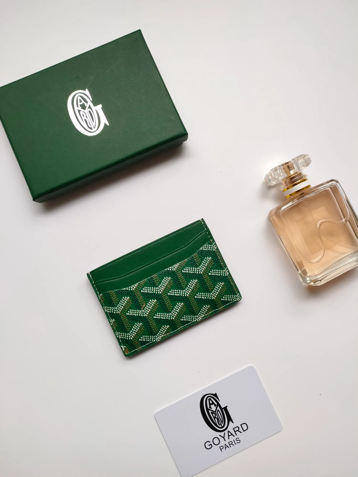 ￥90💰GOYARD Goya Classic👍🏻Saint-Sulpice card holder has a small and compact design, and its central pocket can store cards, documents or folded banknotes. The compact design fits nicely in a jacket or pants pocket. Style number: 9636 Size: 7 x10.5 cm