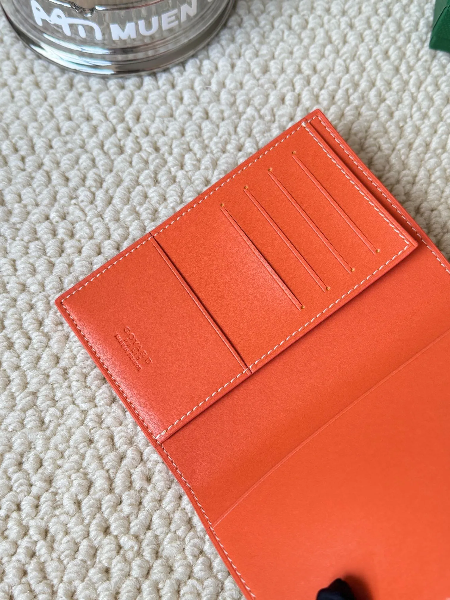 💰120 Goyard Passport Holder Goyardine Canvas & Vauzelles Calfskin No.: G804 Eleven colors. The country is open. The first choice for overseas travel. Multiple colors available. Can be used as a couple's model. It's yyds for giving away for personal use! A super convenient passport holder with four card slots + two compartments for traveling. Small and portable, good-looking. Material: goyarine canvas and Vauzelles calfskin. Size: 14✖️10✖️1.5cm
