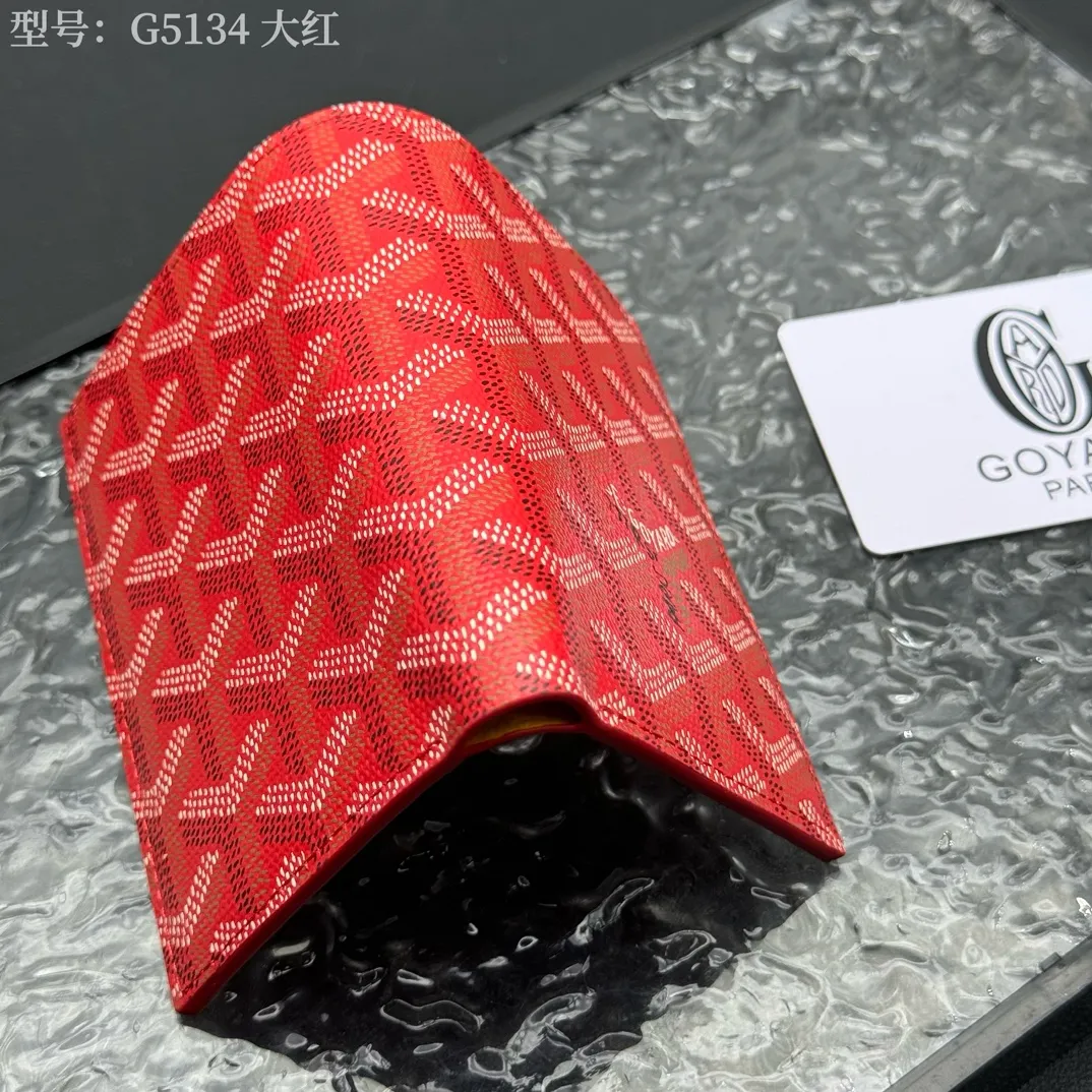 💰100 💎Top original 𝑺𝒂𝒊𝒏𝒕 𝑷𝒊𝒆𝒓𝒓𝒆 𝐠𝐨𝐲𝐚𝐫𝐝 Hot style 💕 Goya wallet card holder It is fully functional and has a large-sized banknote pocket that can hold cards, documents and banknotes at the same time. The compact design is just right for putting in a jacket or pants pocket. Style number: G5134 Size:7.5*1.5*11cm.