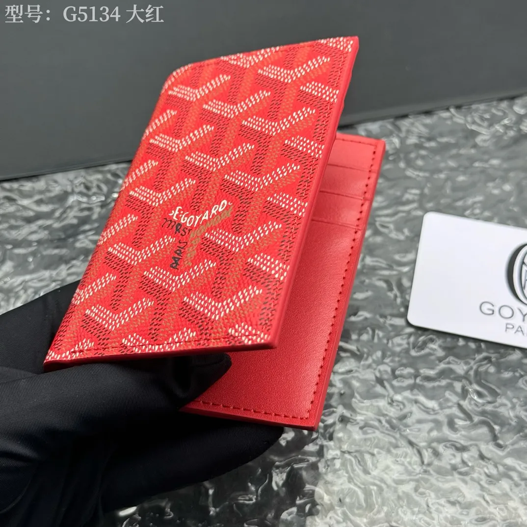 💰100 💎Top original 𝑺𝒂𝒊𝒏𝒕 𝑷𝒊𝒆𝒓𝒓𝒆 𝐠𝐨𝐲𝐚𝐫𝐝 Hot style 💕 Goya wallet card holder It is fully functional and has a large-sized banknote pocket that can hold cards, documents and banknotes at the same time. The compact design is just right for putting in a jacket or pants pocket. Style number: G5134 Size:7.5*1.5*11cm.