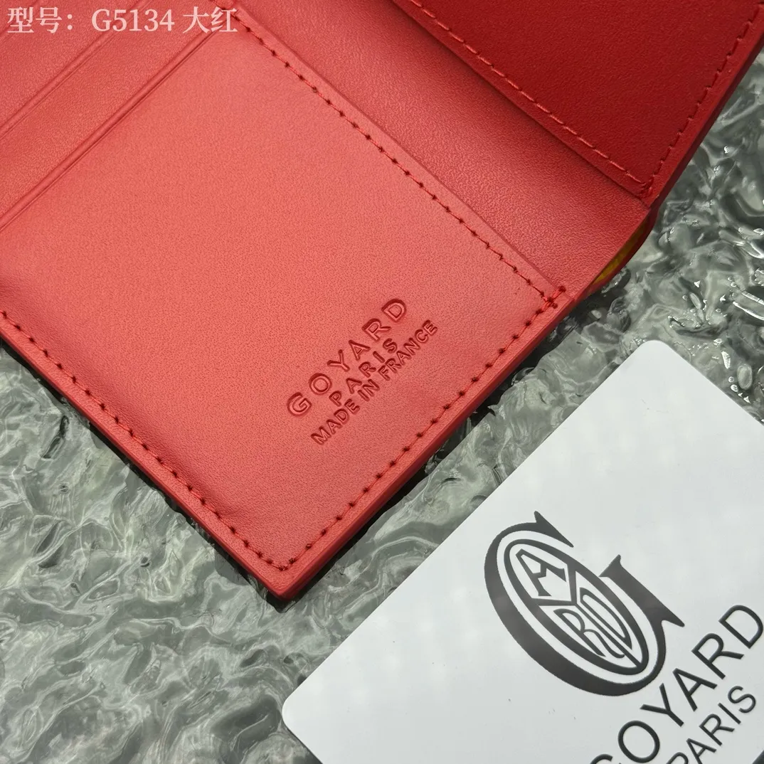 💰100 💎Top original 𝑺𝒂𝒊𝒏𝒕 𝑷𝒊𝒆𝒓𝒓𝒆 𝐠𝐨𝐲𝐚𝐫𝐝 Hot style 💕 Goya wallet card holder It is fully functional and has a large-sized banknote pocket that can hold cards, documents and banknotes at the same time. The compact design is just right for putting in a jacket or pants pocket. Style number: G5134 Size:7.5*1.5*11cm.