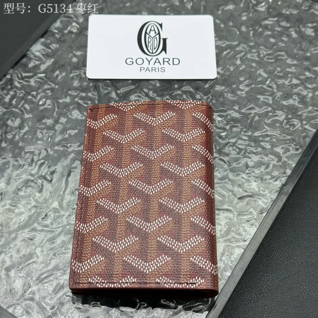 💰100 💎Top original 𝑺𝒂𝒊𝒏𝒕 𝑷𝒊𝒆𝒓𝒓𝒆 𝐠𝐨𝐲𝐚𝐫𝐝 Hot style 💕 Goya wallet card holder It is fully functional and has a large-sized banknote pocket that can hold cards, documents and banknotes at the same time. The compact design is just right for putting in a jacket or pants pocket. Style number: G5134 Size:7.5*1.5*11cm.