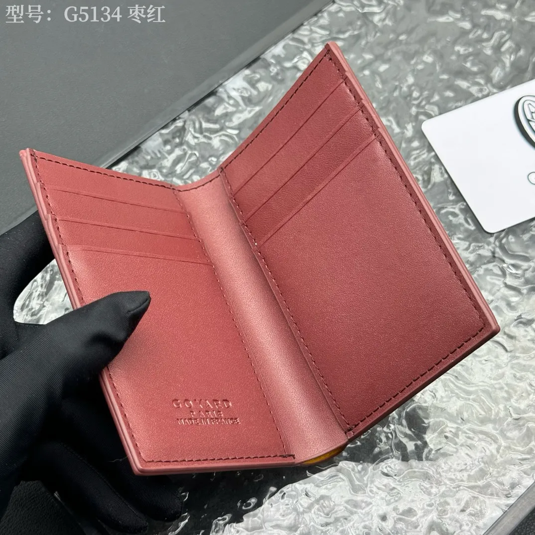 💰100 💎Top original 𝑺𝒂𝒊𝒏𝒕 𝑷𝒊𝒆𝒓𝒓𝒆 𝐠𝐨𝐲𝐚𝐫𝐝 Hot style 💕 Goya wallet card holder It is fully functional and has a large-sized banknote pocket that can hold cards, documents and banknotes at the same time. The compact design is just right for putting in a jacket or pants pocket. Style number: G5134 Size:7.5*1.5*11cm.
