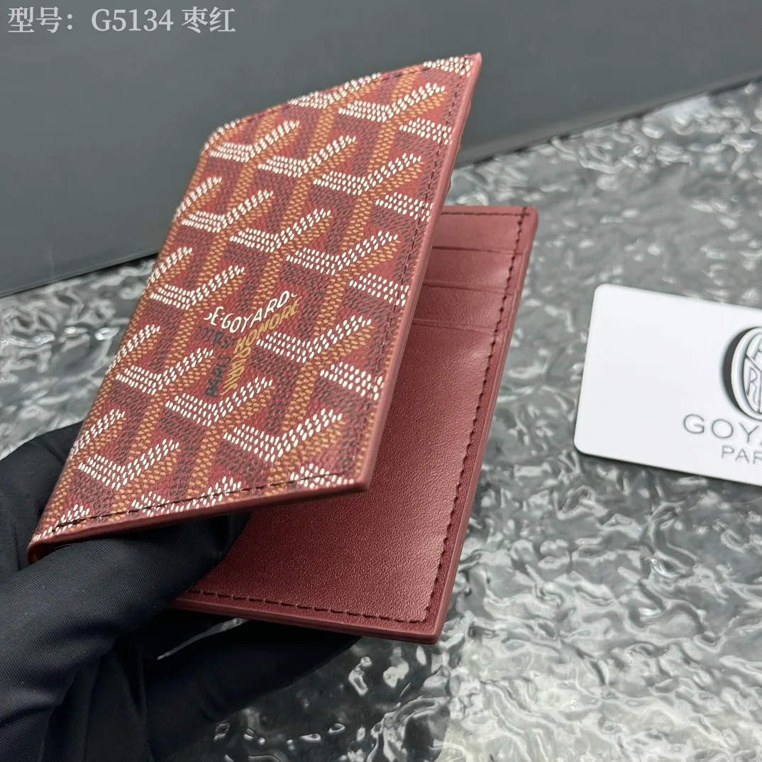 💰100 💎Top original 𝑺𝒂𝒊𝒏𝒕 𝑷𝒊𝒆𝒓𝒓𝒆 𝐠𝐨𝐲𝐚𝐫𝐝 Hot style 💕 Goya wallet card holder It is fully functional and has a large-sized banknote pocket that can hold cards, documents and banknotes at the same time. The compact design is just right for putting in a jacket or pants pocket. Style number: G5134 Size:7.5*1.5*11cm.
