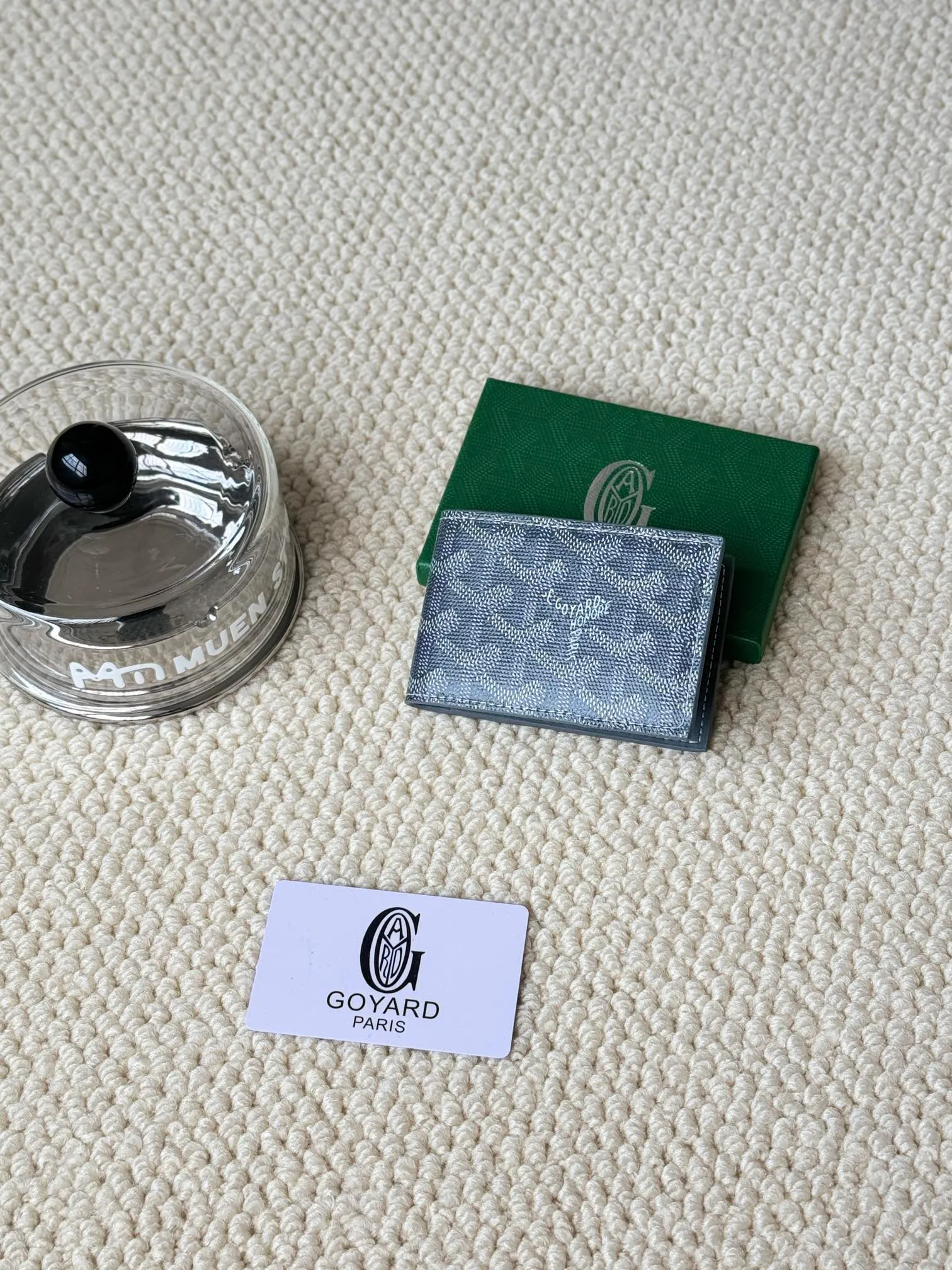 💰100Insert Victoire Card Holder can not only be used on its own, but also fits into the Victoire Wallet to add more card storage space. Goyardine canvas & Vauzelles calfskin Style number: 9638 Size: 7.1 cmx0.5 cmx10 cm