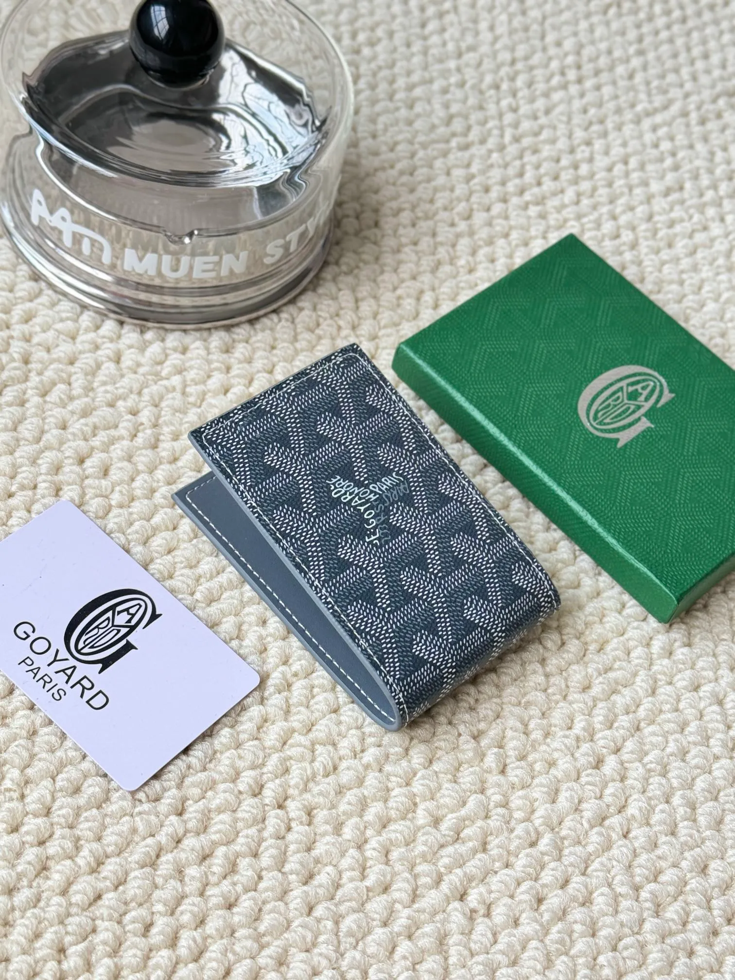 💰100Insert Victoire Card Holder can not only be used on its own, but also fits into the Victoire Wallet to add more card storage space. Goyardine canvas & Vauzelles calfskin Style number: 9638 Size: 7.1 cmx0.5 cmx10 cm