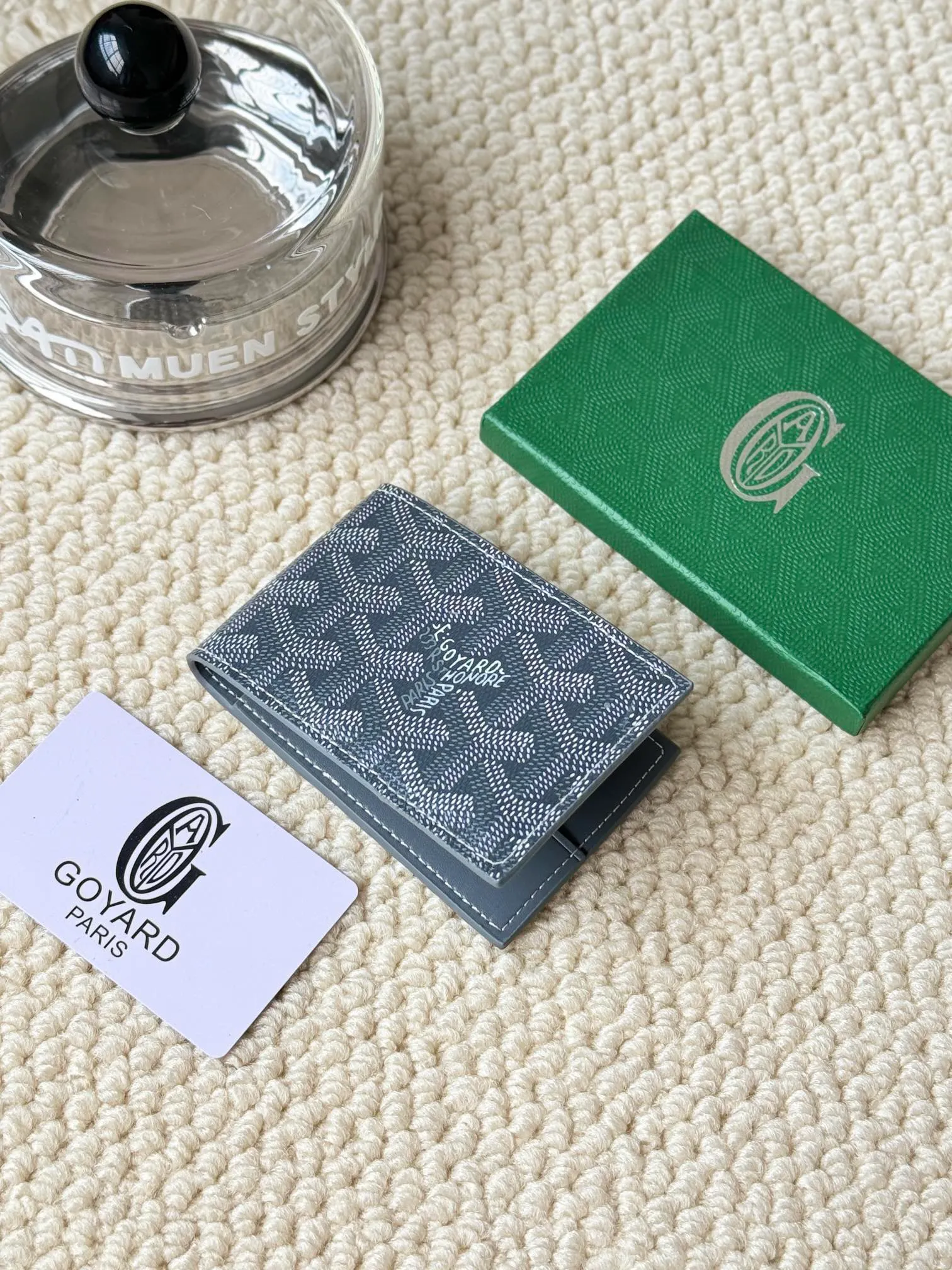 💰100Insert Victoire Card Holder can not only be used on its own, but also fits into the Victoire Wallet to add more card storage space. Goyardine canvas & Vauzelles calfskin Style number: 9638 Size: 7.1 cmx0.5 cmx10 cm