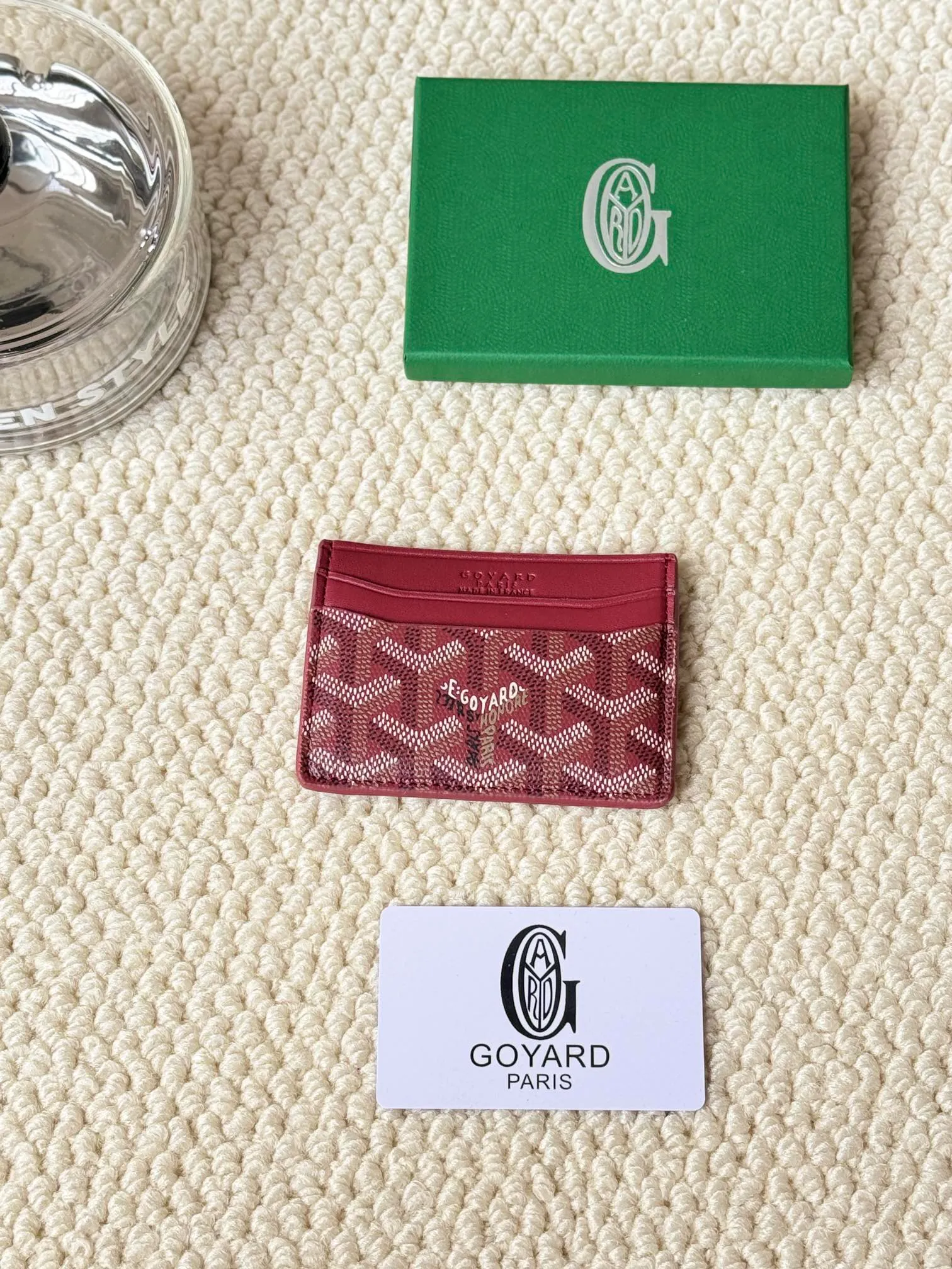 💰100 GOYARD Goya Classic👍🏻The design of Saint-Sulpice card holder is small and compact, and its middle pocket can store cards, documents or folded banknotes. The compact design fits nicely in a jacket or pants pocket. Style number: 9636 Size: 7 x10.5 cm
