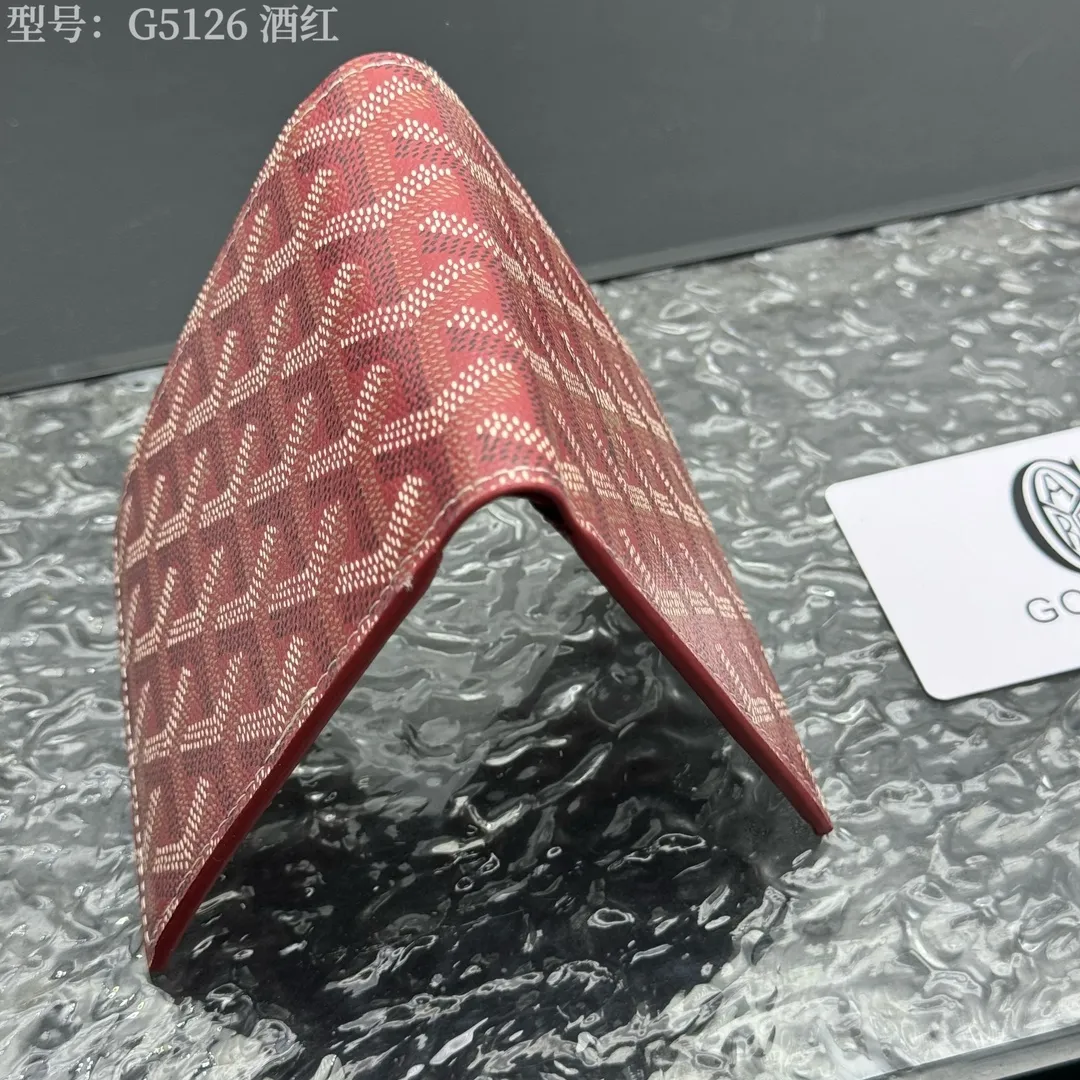 💰130 💎Upgraded original version 𝐠𝐨𝐲𝐚𝐫𝐝 Hot style ❤️Goyard wallet short style, Goyard 8-slot card slot wallet, the texture is directly stretched to the full mark, it can hold about 8-10 cards, it can hold cash, it is thin and does not stand up, it is classic, practical and attractive! If you want to create a short clip with a feeling that is different from others and has a deep taste, it must be him! size: 11*9 (cm) model: G5126