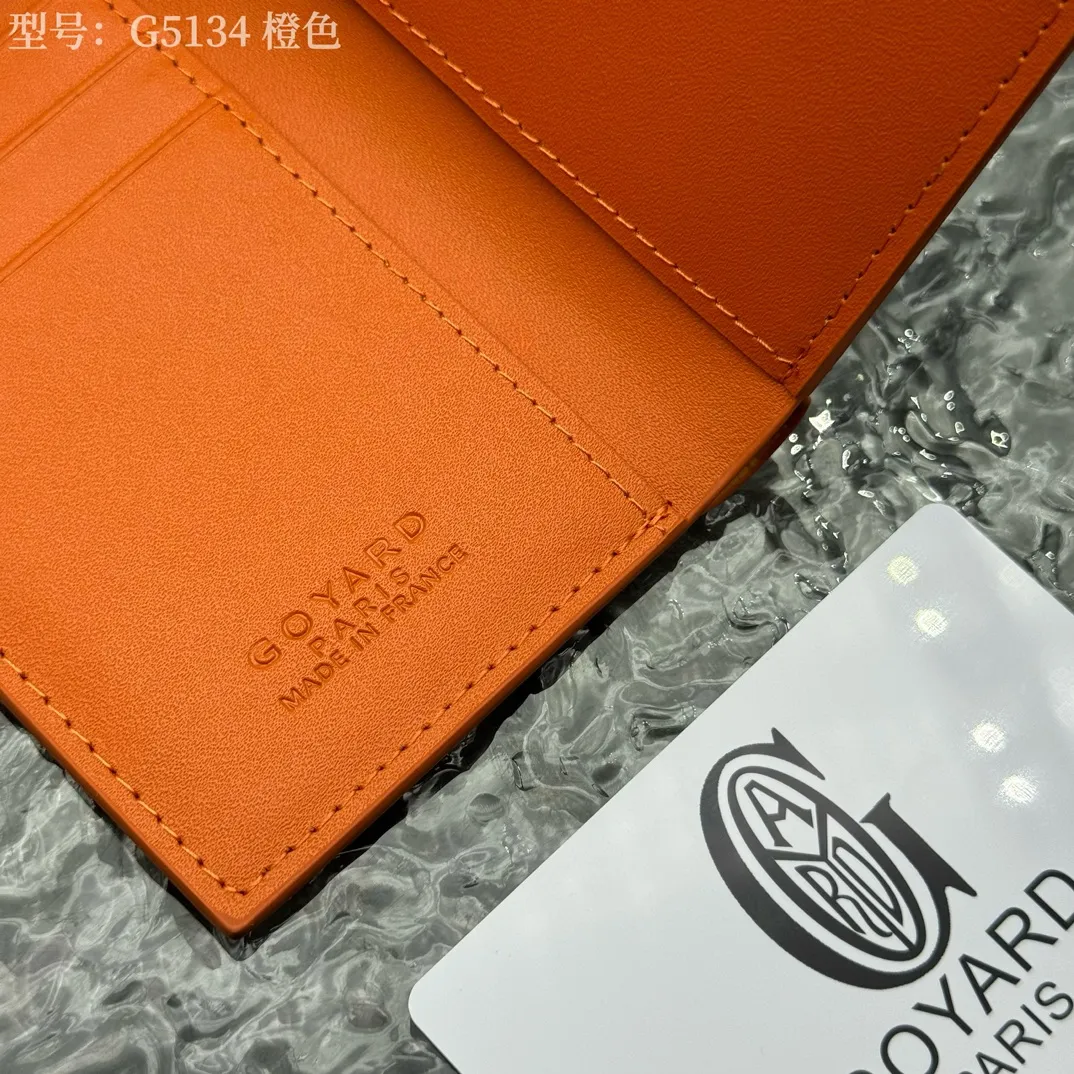💰100 💎Top original 𝑺𝒂𝒊𝒏𝒕 𝑷𝒊𝒆𝒓𝒓𝒆 𝐠𝐨𝐲𝐚𝐫𝐝 Hot style 💕 Goya wallet card holder It is fully functional and has a large-sized banknote pocket that can hold cards, documents and banknotes at the same time. The compact design is just right for putting in a jacket or pants pocket. Style number: G5134 Size:7.5*1.5*11cm.