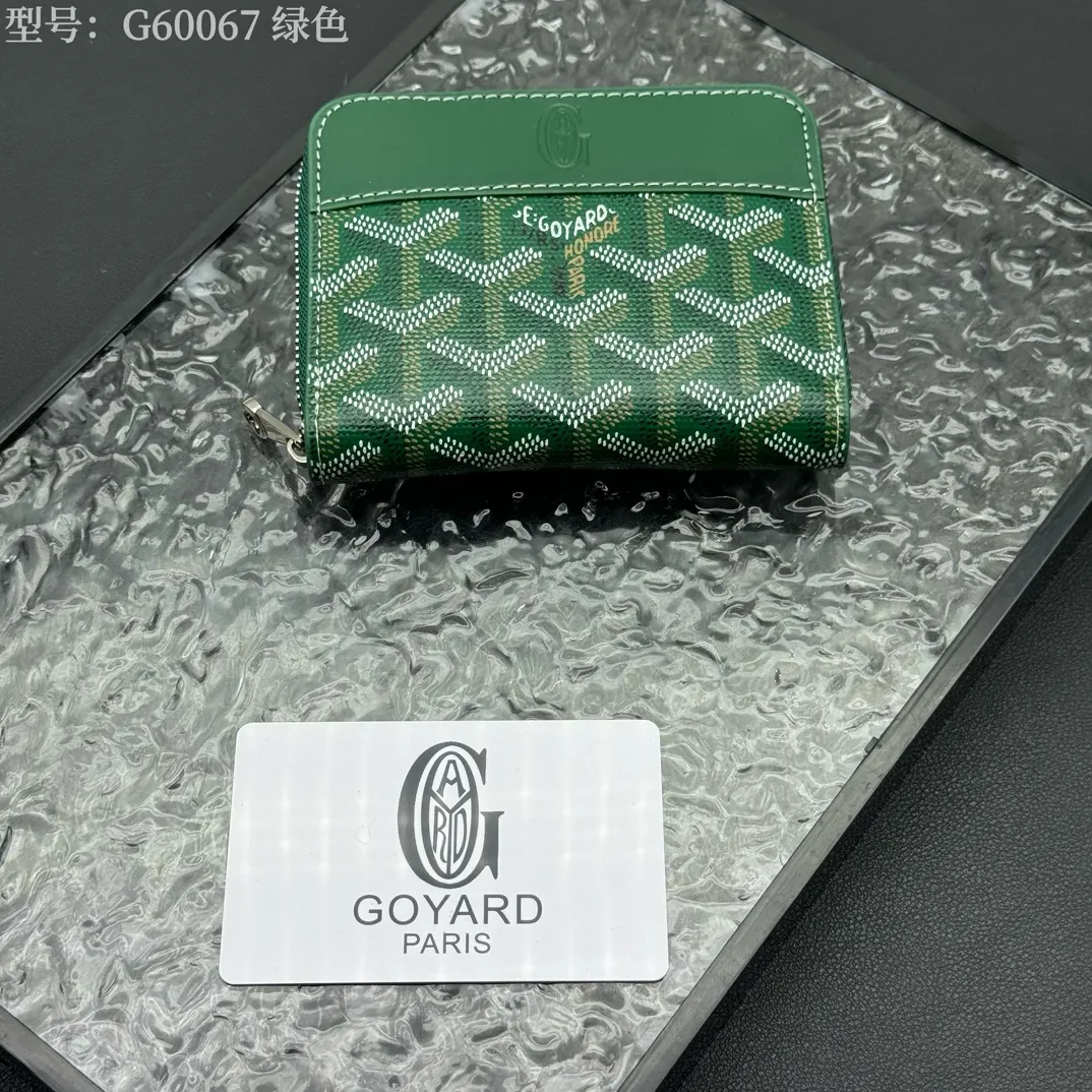 💰110 💎Top original 𝐠𝐨𝐲𝐚𝐫𝐝 Hot style 💕 Goya wallet short Matignon Mini coin purse with full zipper closure design. Its central compartment holds coins, while its interior patch pocket holds cards or small IDs. Style number: G60067 Size: 10.4*7.5*1.8cm