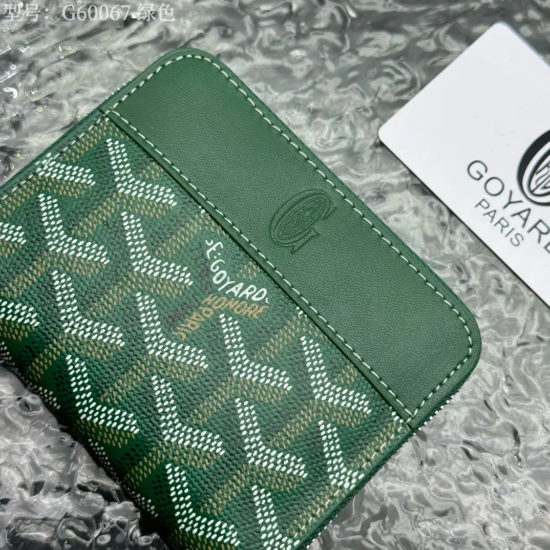 💰110 💎Top original 𝐠𝐨𝐲𝐚𝐫𝐝 Hot style 💕 Goya wallet short Matignon Mini coin purse with full zipper closure design. Its central compartment holds coins, while its interior patch pocket holds cards or small IDs. Style number: G60067 Size: 10.4*7.5*1.8cm