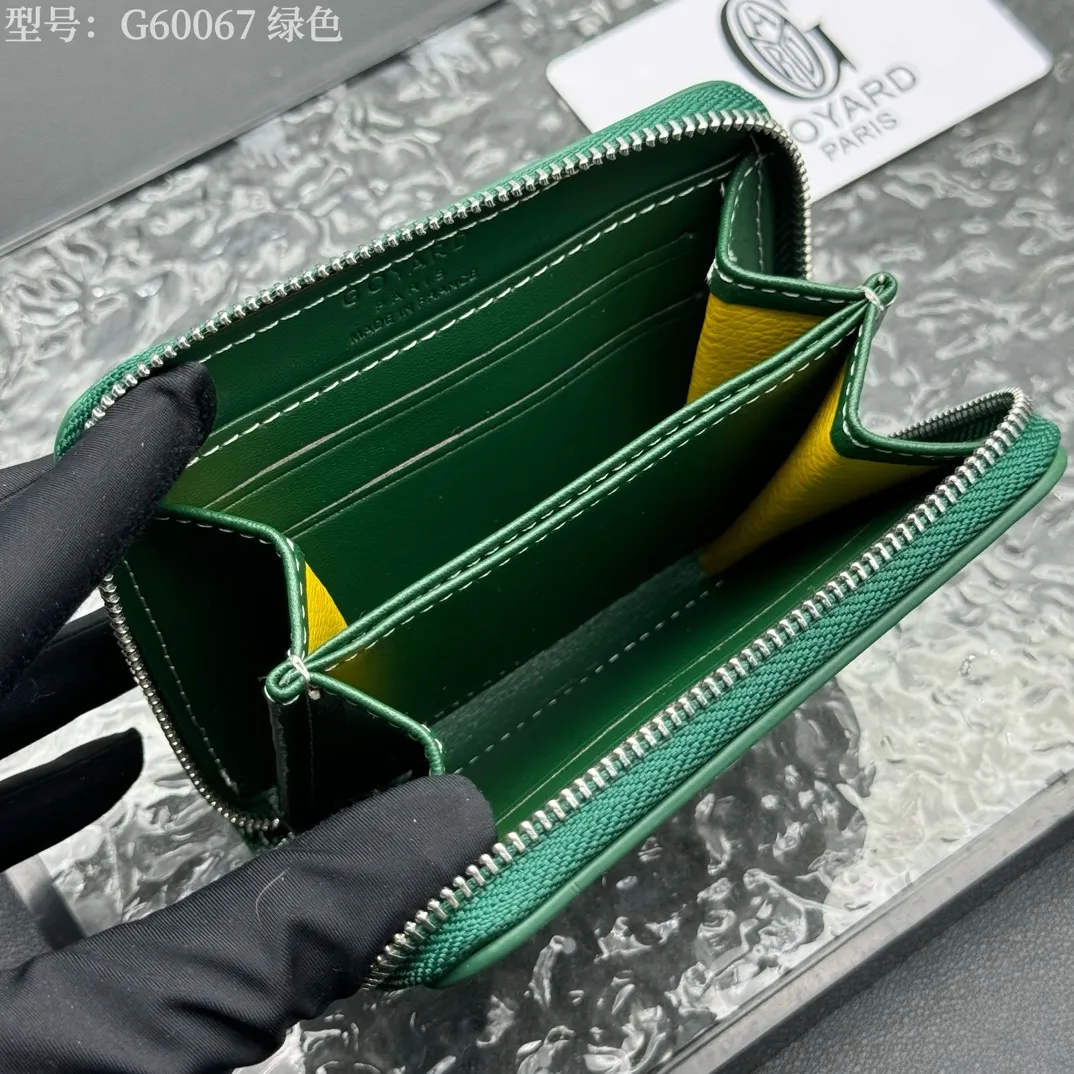 💰110 💎Top original 𝐠𝐨𝐲𝐚𝐫𝐝 Hot style 💕 Goya wallet short Matignon Mini coin purse with full zipper closure design. Its central compartment holds coins, while its interior patch pocket holds cards or small IDs. Style number: G60067 Size: 10.4*7.5*1.8cm