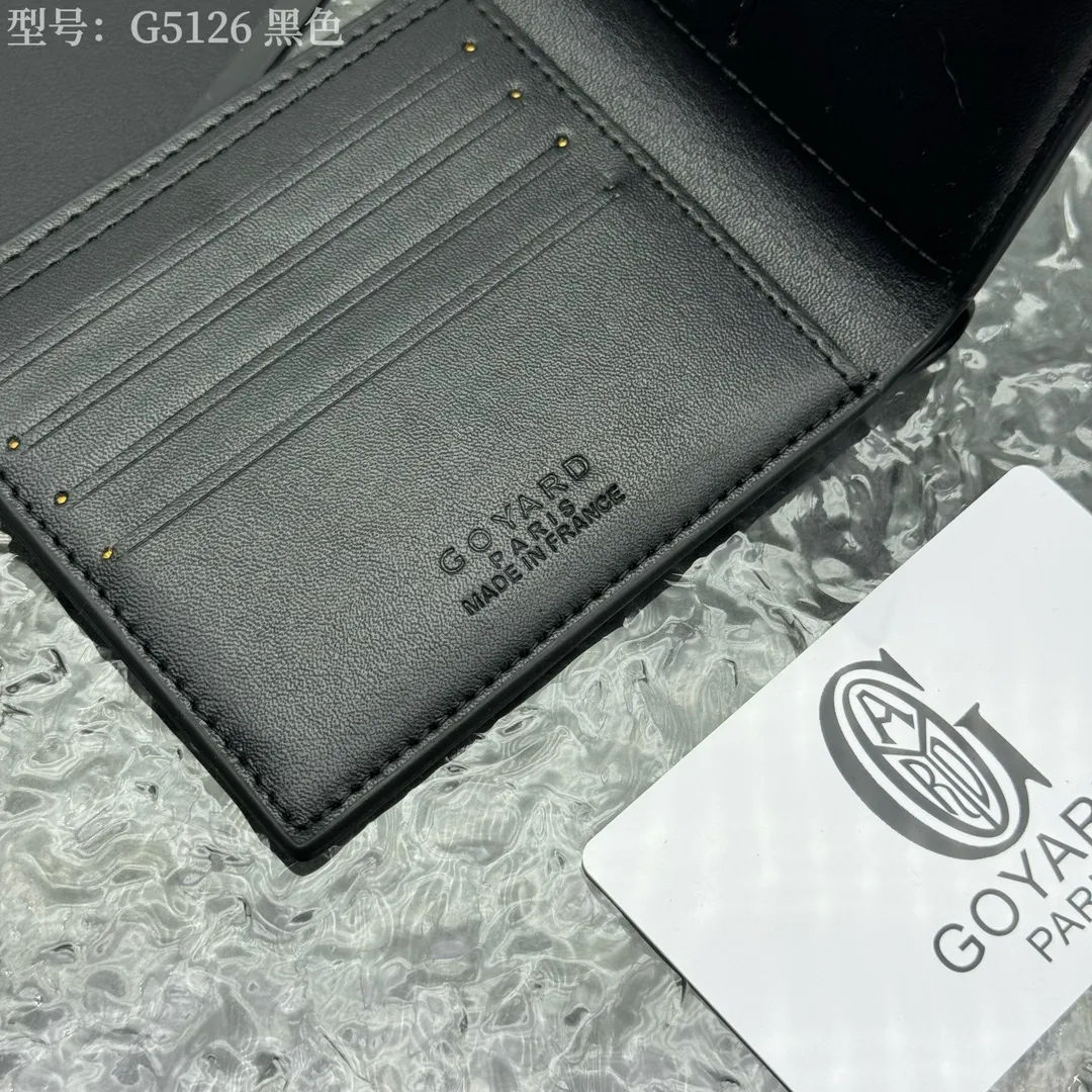 💰130 💎Upgraded original version 𝐠𝐨𝐲𝐚𝐫𝐝 Hot style ❤️Goyard wallet short style, Goyard 8-slot card slot wallet, the texture is directly stretched to the full mark, it can hold about 8-10 cards, it can hold cash, it is thin and does not stand up, it is classic, practical and attractive! If you want to create a short clip with a feeling that is different from others and has a deep taste, it must be him! size: 11*9 (cm) model: G5126