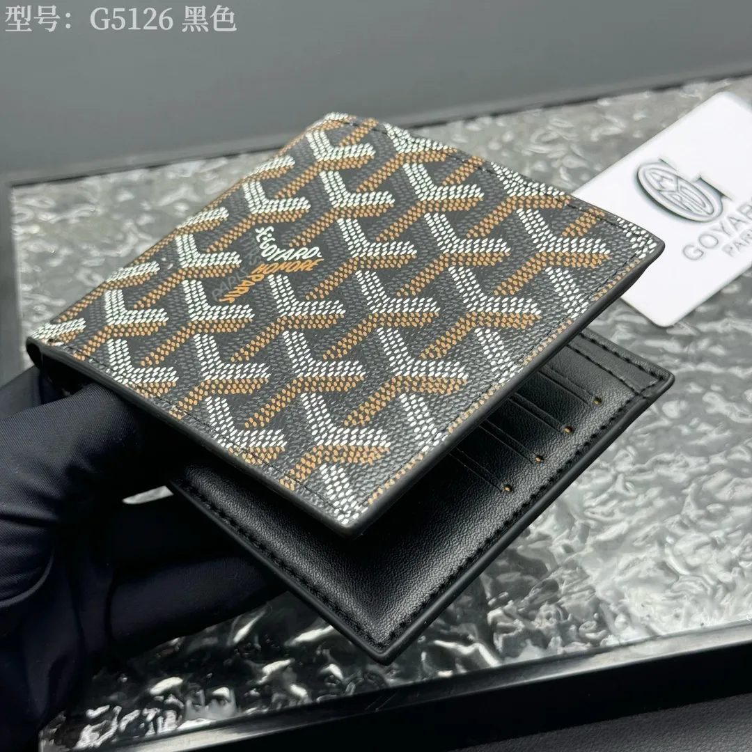 💰130 💎Upgraded original version 𝐠𝐨𝐲𝐚𝐫𝐝 Hot style ❤️Goyard wallet short style, Goyard 8-slot card slot wallet, the texture is directly stretched to the full mark, it can hold about 8-10 cards, it can hold cash, it is thin and does not stand up, it is classic, practical and attractive! If you want to create a short clip with a feeling that is different from others and has a deep taste, it must be him! size: 11*9 (cm) model: G5126
