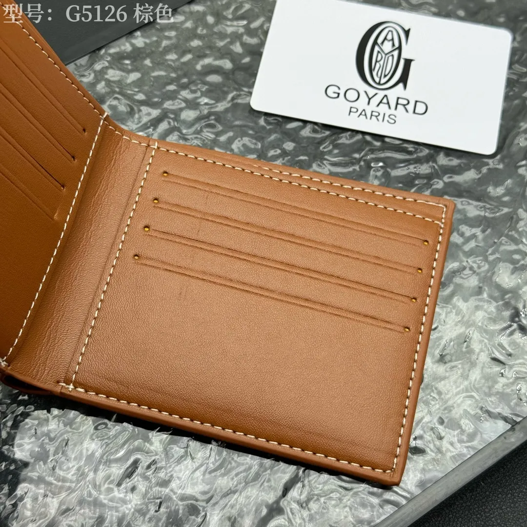 💰130 💎Upgraded original version 𝐠𝐨𝐲𝐚𝐫𝐝 Hot style ❤️Goyard wallet short style, Goyard 8-slot card slot wallet, the texture is directly stretched to the full mark, it can hold about 8-10 cards, it can hold cash, it is thin and does not stand up, it is classic, practical and attractive! If you want to create a short clip with a feeling that is different from others and has a deep taste, it must be him! size: 11*9 (cm) model: G5126