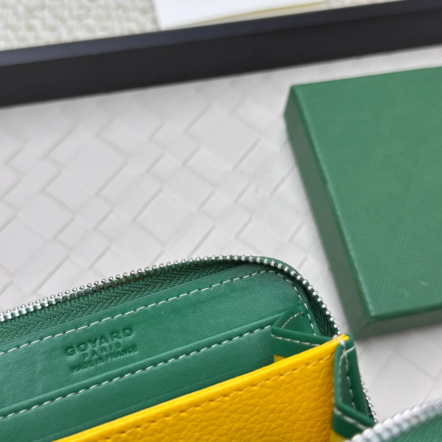 💰140 GOYARD Matignon Mini coin purse features a full zipper closure. Its central compartment holds coins, while its interior patch pocket holds cards or small IDs. No.: 805 Size: 10.4*7.5*1.8cm