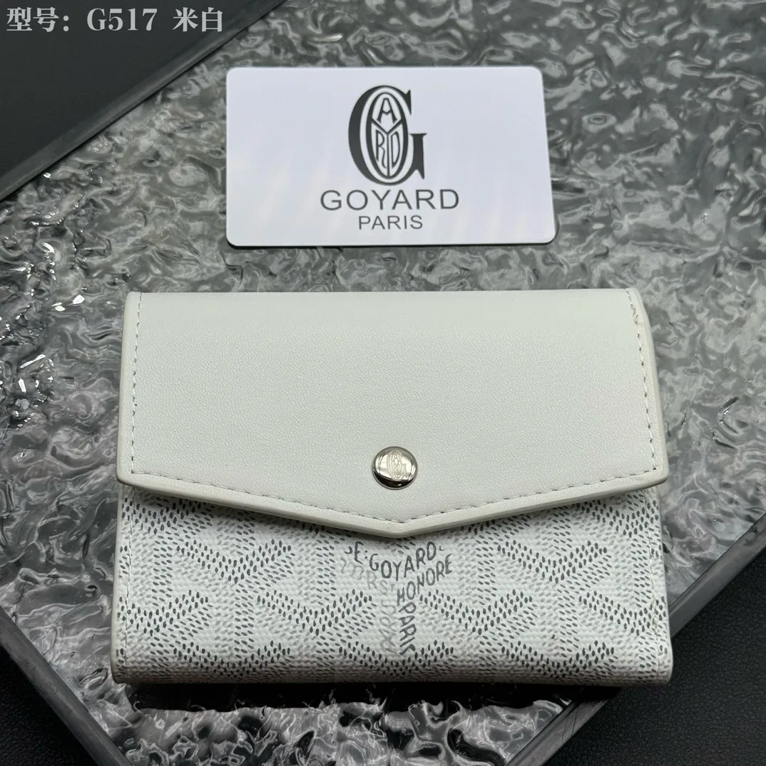 💰120 💎Top Original 𝑮𝑶𝒀𝑨𝑹𝑫 𝑽𝒊𝒄𝒕𝒐𝒊𝒓𝒆 The wallet has a small and compact design that can store cards, banknotes and documents. It's sized to fit in a bag or in a jacket or pants pocket. The Insert Victoire Card Holder can be placed inside the Victoire Wallet to store even more cards. Style number: G517 Size: 12*9*3