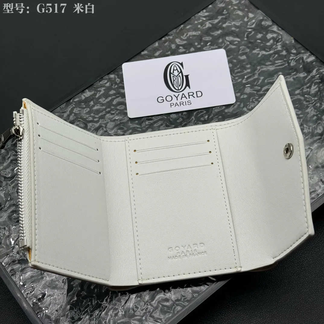 💰120 💎Top Original 𝑮𝑶𝒀𝑨𝑹𝑫 𝑽𝒊𝒄𝒕𝒐𝒊𝒓𝒆 The wallet has a small and compact design that can store cards, banknotes and documents. It's sized to fit in a bag or in a jacket or pants pocket. The Insert Victoire Card Holder can be placed inside the Victoire Wallet to store even more cards. Style number: G517 Size: 12*9*3