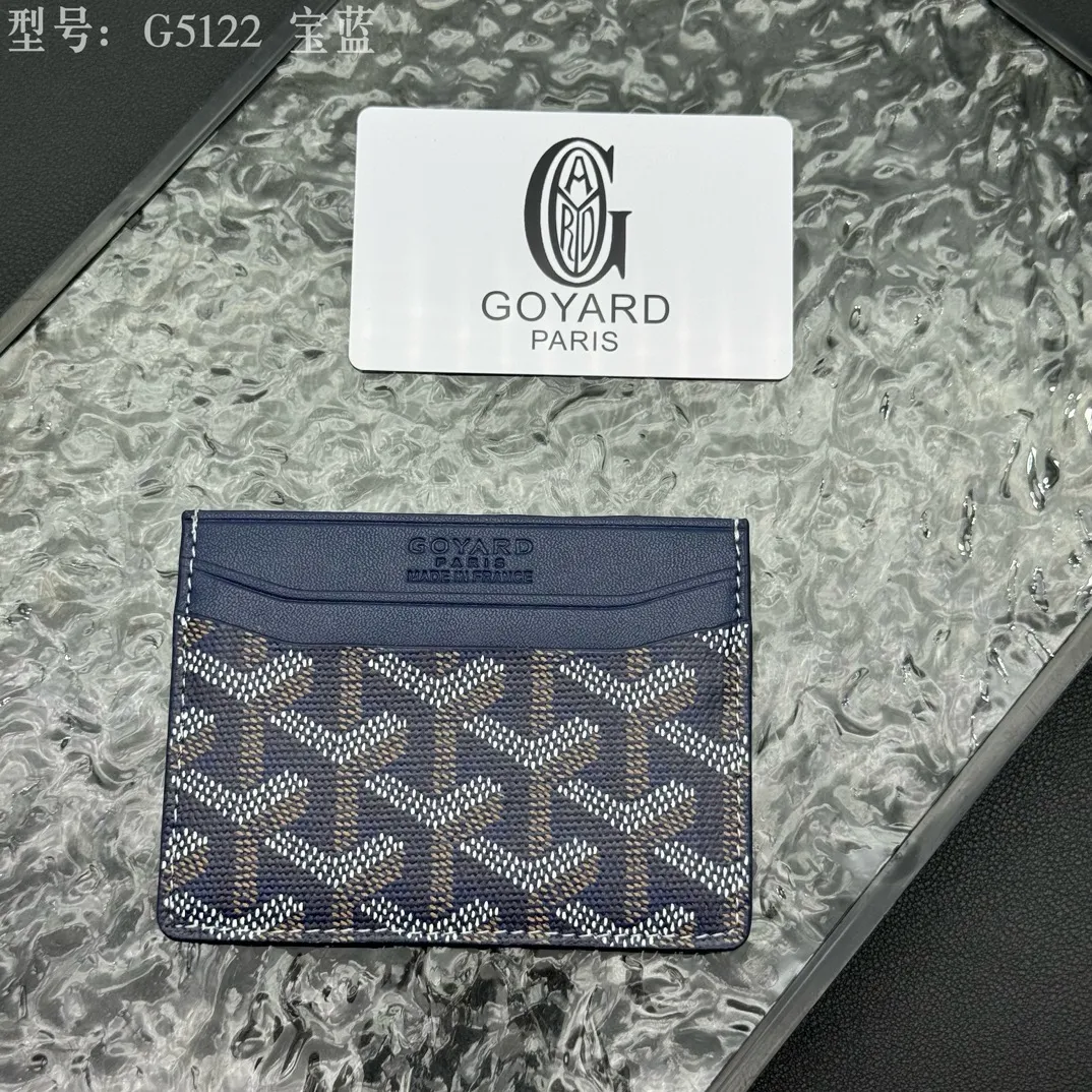 💰90 💎The top-quality original GOYARD Saint-Sulpice card holder has a small and compact design, and its central pocket can store cards, IDs or folded banknotes. The compact design fits nicely in a jacket or pants pocket. Model; G5122 Size: 7*10.5*0.2cm